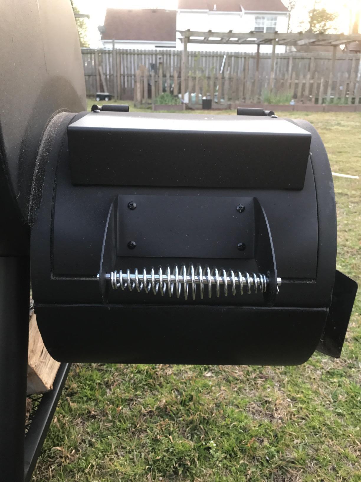 Oklahoma Joe's Highland Reverse Flow Smoker, Charcoal, Porcelain Coated Wire, Black customer photo 1