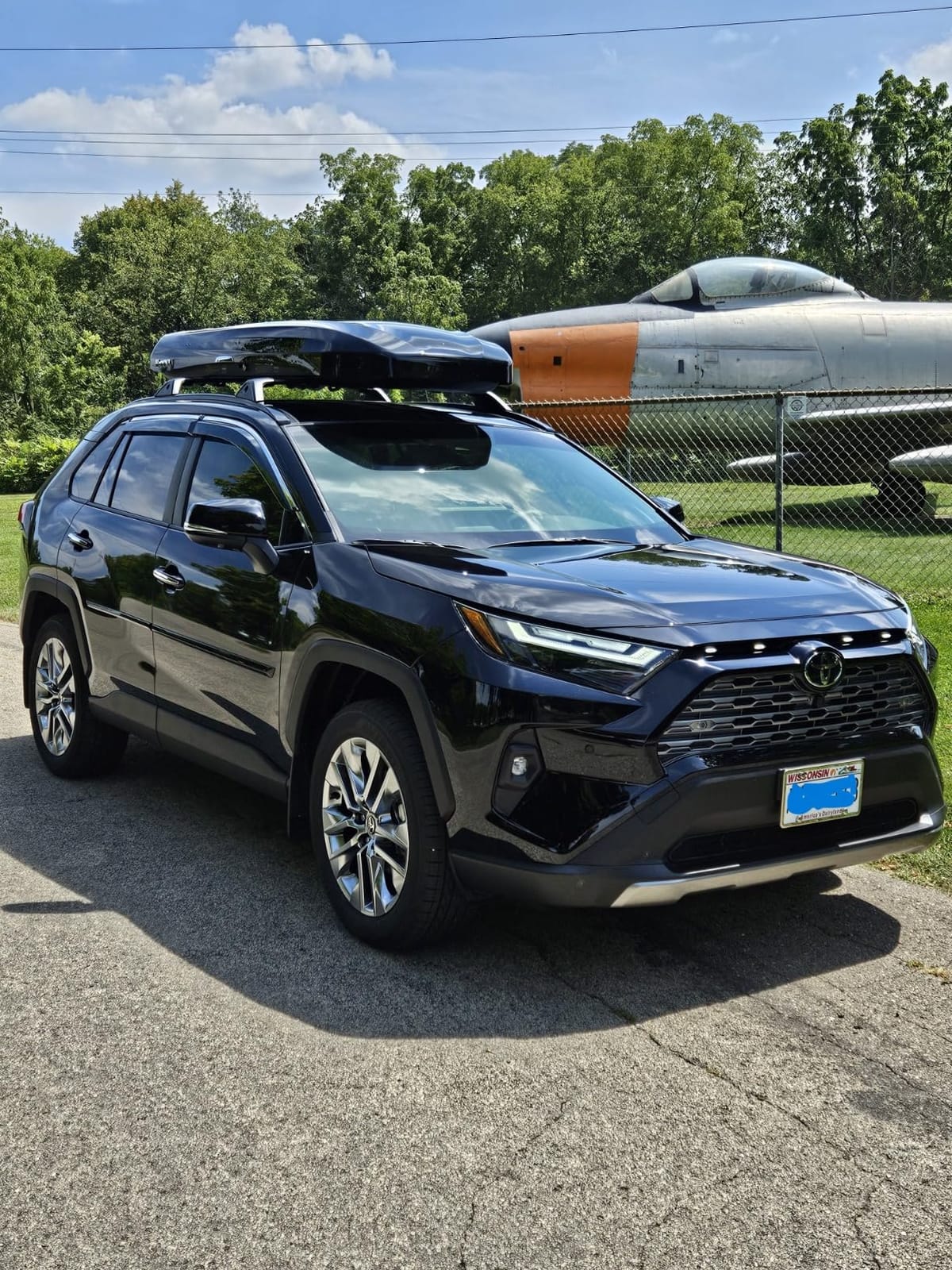 INNO Wedge 660 Black 11 cu ft, Roof Rack, Roof Box, Cargo Box, Hard Shell, Low Profile, Dual‑Side Opening with Locks, Made in Japan, Compatible with Aero & Square Bars, Tool Free Install customer photo 1