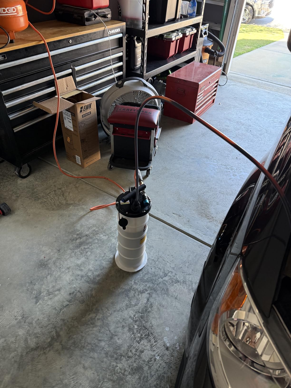 EWK 6.5L Pneumatic/Manual Oil Extractor, Oil Change Pump for Automotive customer photo 2