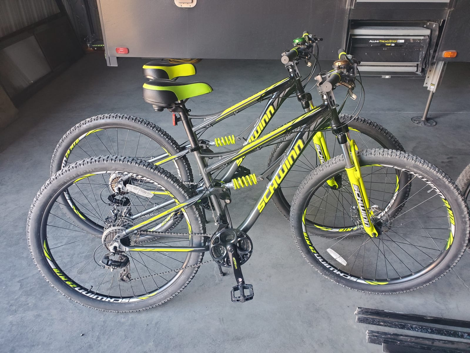 Schwinn Traxion Mountain Bike for Adult Men Women, 29-Inch Wheels, Full Suspension, 24-Speed Shimano Drivetrain, Trigger Shifter, 18-Inch Aluminum Frame, Mechanical Disc Brake, Matte Grey/Neon Green customer photo 1