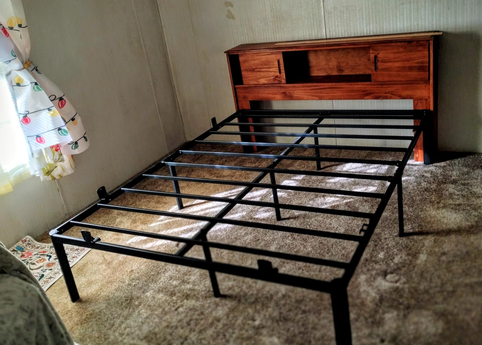 ZINUS Van 16 Inch Metal Platform Bed Frame / Steel Slat Support / No Box Spring Needed / Easy Assembly, Queen customer photo 2