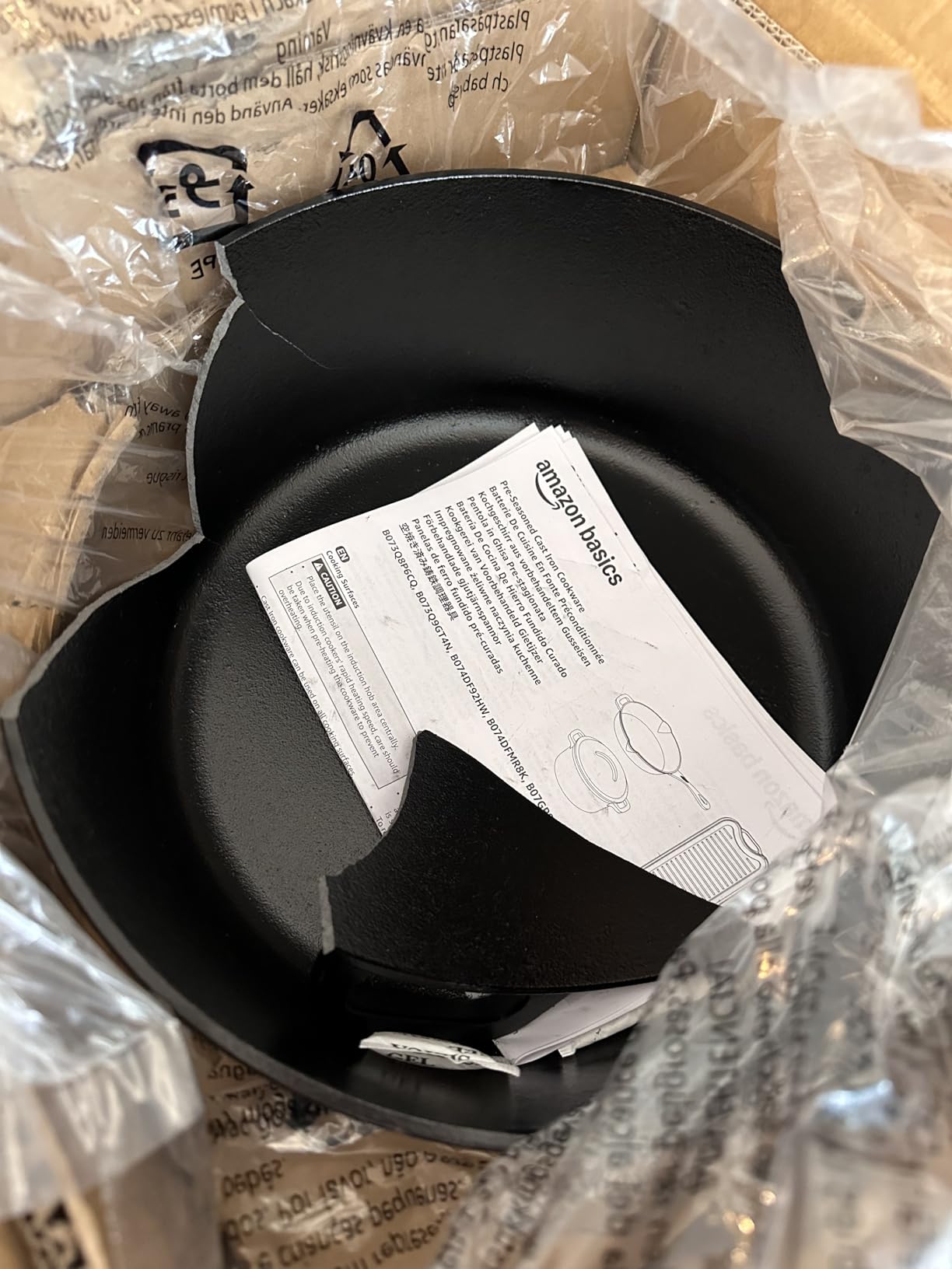 Amazon Basics Pre-Seasoned Cast Iron Dutch Oven Pot with Lid and Dual Handles, Oven Safe, Heavy-Duty, 7-Quart, Round, Black customer photo 1