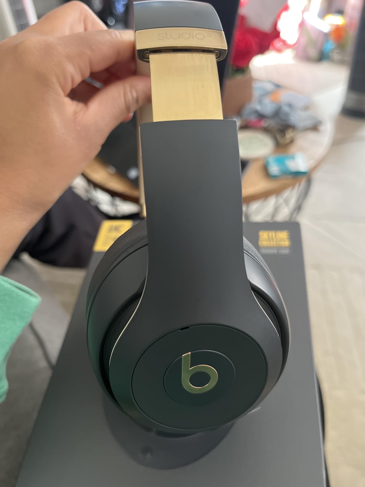Beats Studio3 Wireless Noise Cancelling Over-Ear Headphones - Apple W1 Headphone Chip, Class 1 Bluetooth, Active Noise Cancelling, 22 Hours of Listening Time - Matte Black (Previous Model) customer photo 1