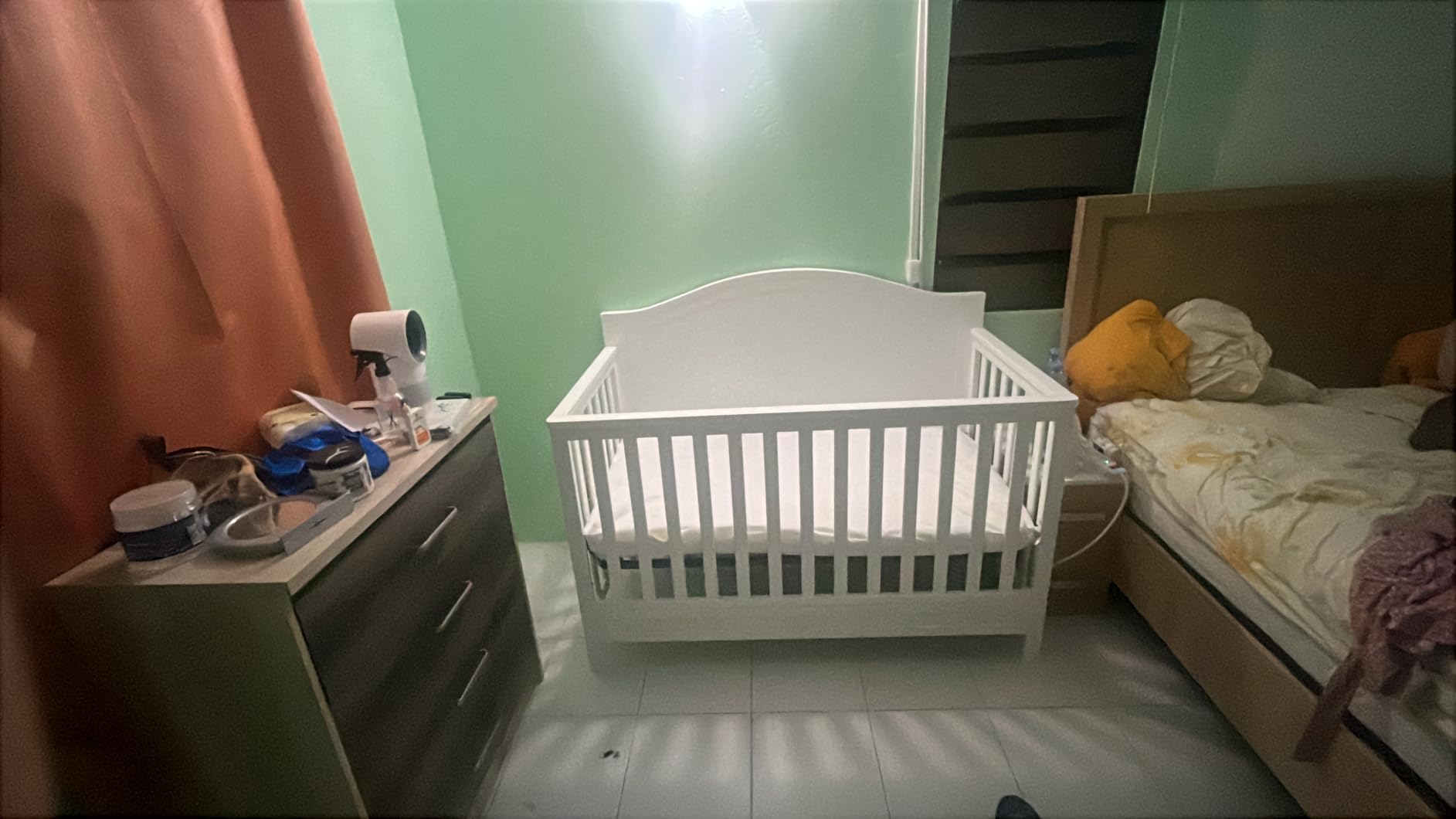 DaVinci Charlie 4-in-1 Convertible Crib, GREENGUARD Certified, White customer photo 2