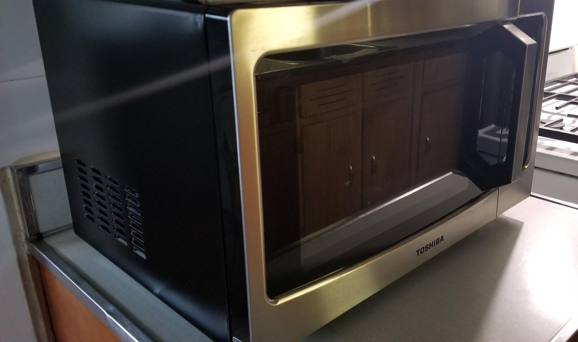 TOSHIBA Countertop Microwave Oven, 1.2 Cu.Ft, 1000W, Stainless Steel customer photo 2
