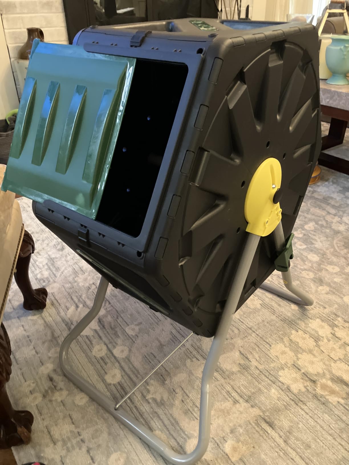 Miracle-Gro Large Dual Chamber Compost Tumbler, 55.4 Gallons – Easy-Turn, Fast-Working System – All-Season, Heavy-Duty, High Volume Composter with 2 Sliding Doors (2 x 27.7 gallons) customer photo 2