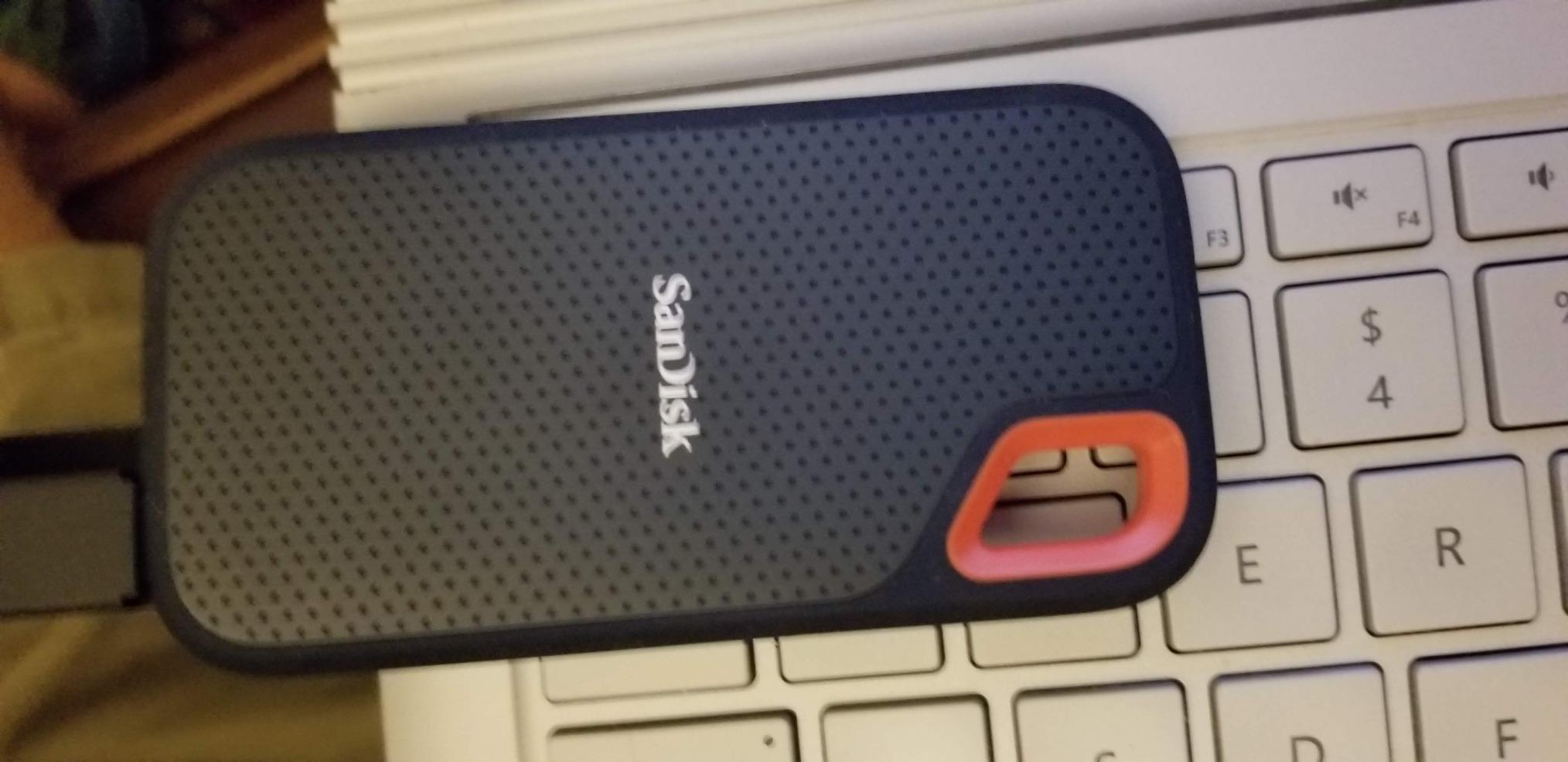 Sandisk 2TB Extreme Portable External SSD - Up to 550MB/s - USB-C, USB 3.1 - SDSSDE60-2T00-G25 customer photo 1