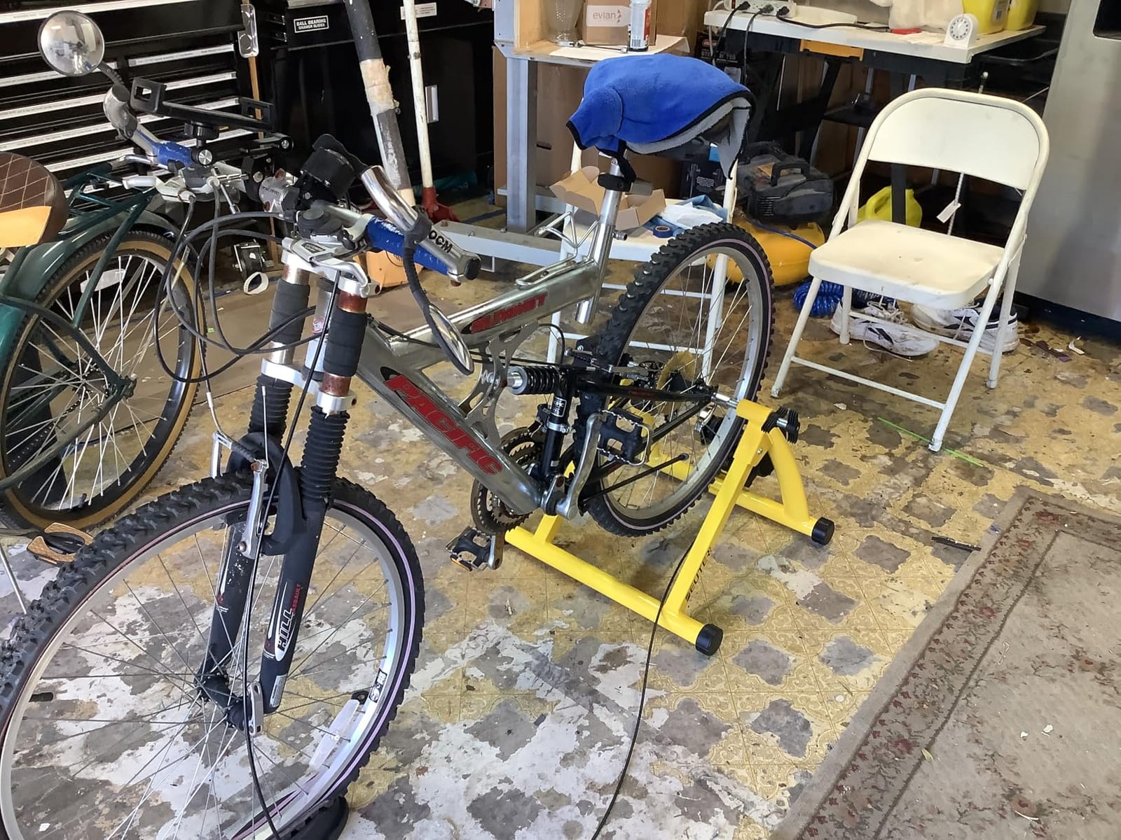 Bike Trainer, Magnetic Bicycle Stationary Stand for Indoor Exercise Riding customer photo 2