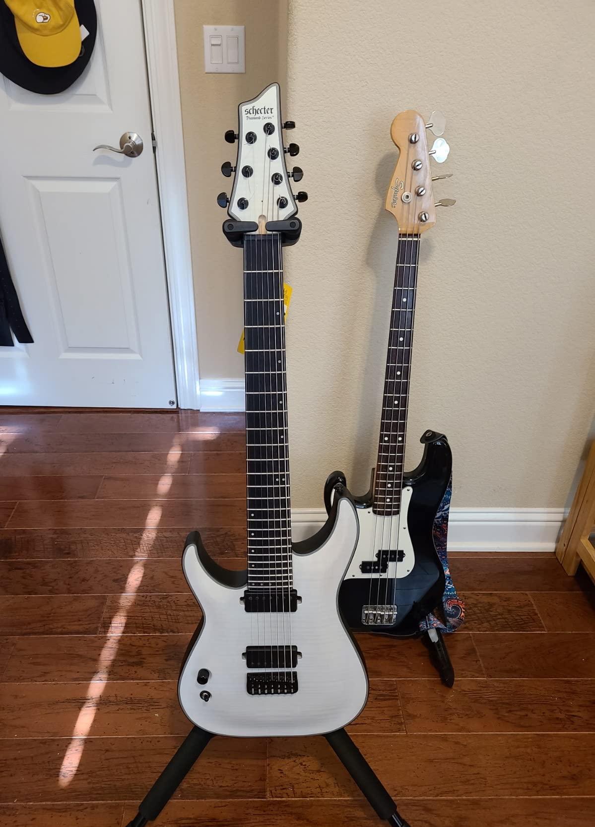 Hercules GS414B + Acoustic Guitar Stand Plus customer photo 1