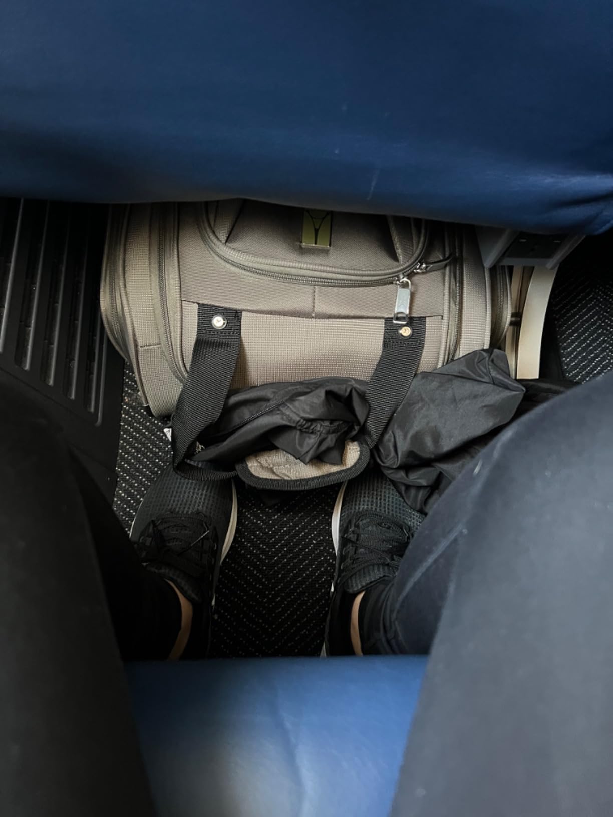 Travelpro Maxlite 5 Softside Carry-On Underseat, Black, 15-Inch | 2-Wheel Rolling Design, Personal Item Size, Fits Under Airplane Seat, Lightweight Construction customer photo 1