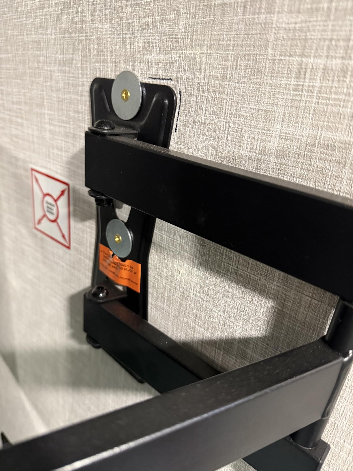 USX MOUNT UL Listed Full Motion TV Mount, Swivel Articulating Tilt TV Wall Mount for 26-65 Inch LED, 4K, Wall Mount Bracket with VESA 400x400mm Up to 77lbs, Perfect Center Design -XMM006-1 customer photo 1