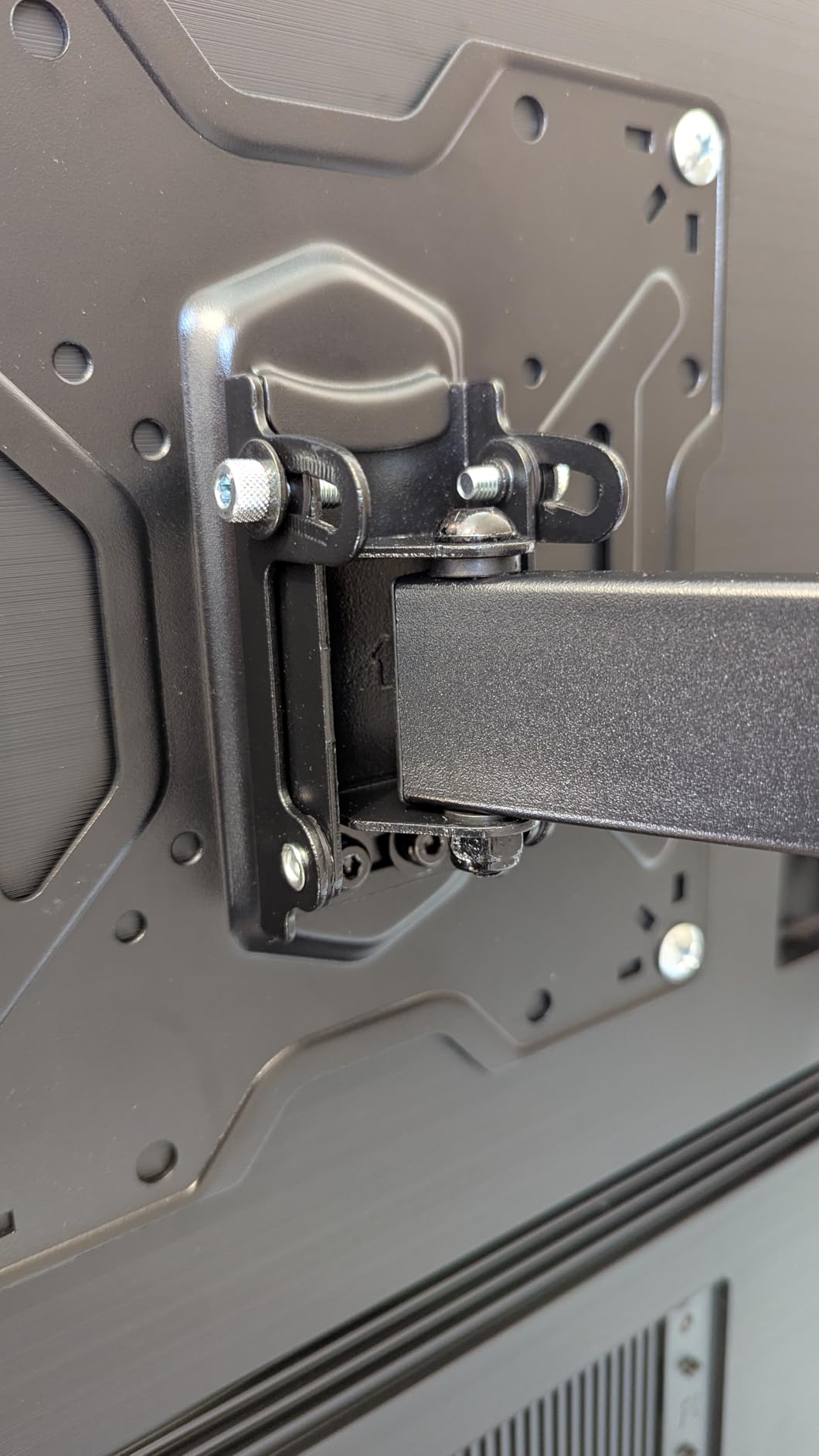 USX MOUNT UL Listed Full Motion TV Mount, Swivel Articulating Tilt TV Wall Mount for 26-65 Inch LED, 4K, Wall Mount Bracket with VESA 400x400mm Up to 77lbs, Perfect Center Design -XMM006-1 customer photo 2