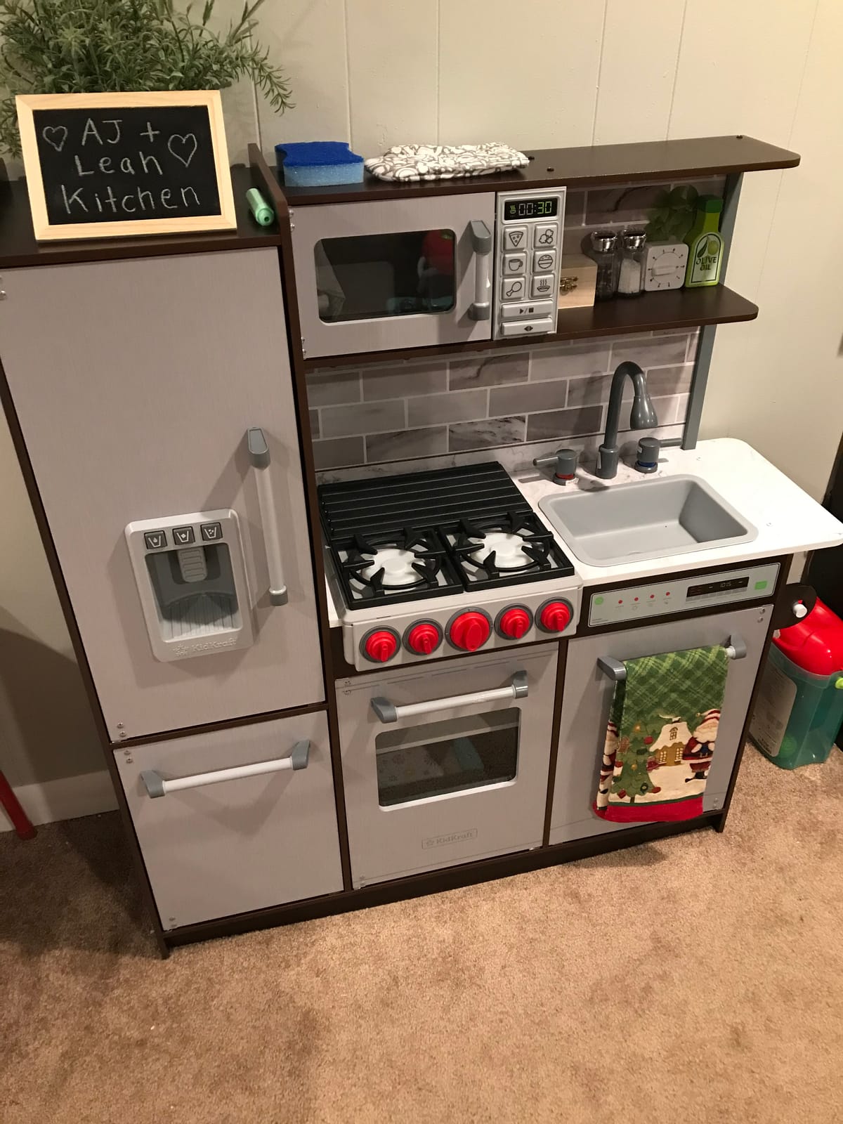 KidKraft Uptown Elite Espresso Play Kitchen with EZ Kraft Assembly™, Lights and Sounds, Working Ice Maker and Click and Turn Knobs, Gift for Ages 3+ customer photo 1