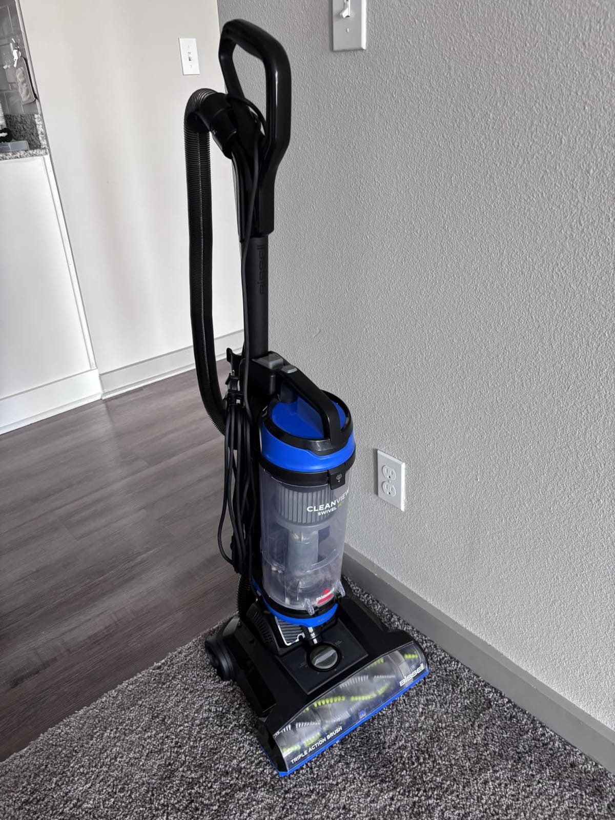 Bissell CleanView Swivel Pet Upright Vacuum, Swivel Steering for Maneuverability, Triple Action Brush Roll for Pet Hair, Large Capacity Dirt Tank & Scatter-Free Tech, 2252 customer photo 2