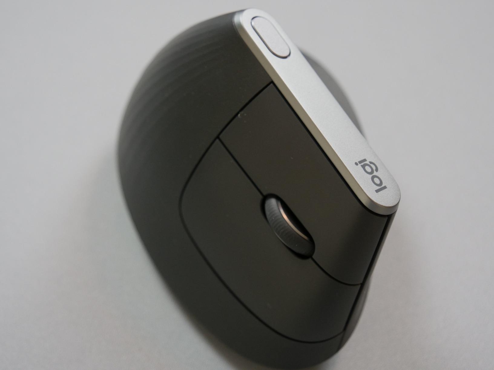 Logitech MX Vertical Wireless Mouse Ergonomic Design - Graphite customer photo 2