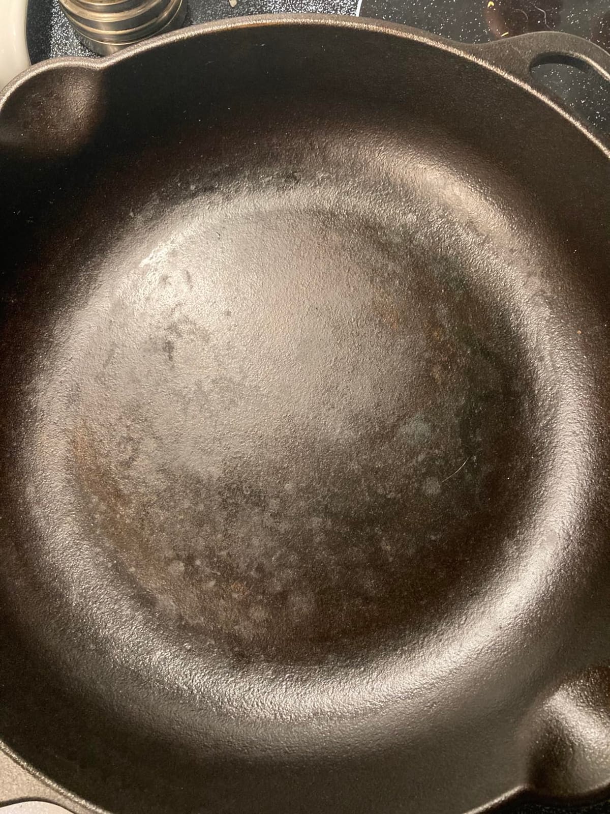 Victoria 13-Inch Cast Iron Skillet, Pre-Seasoned Cast Iron Frying Pan with Long Handle, Made in Colombia customer photo 1