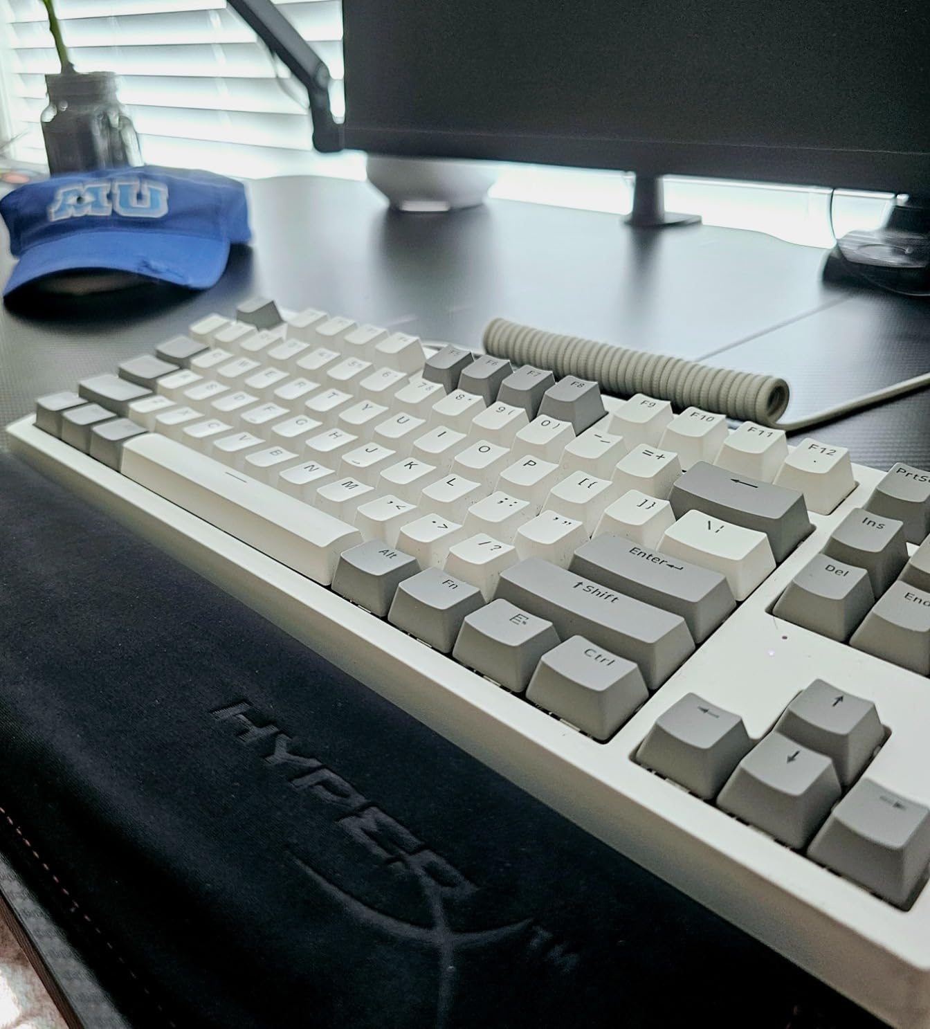 HyperX Wrist Rest - Full Sized - Cooling Gel - Memory Foam - Anti-Slip - Ergonomic - Keyboard Accessory, Black customer photo 2