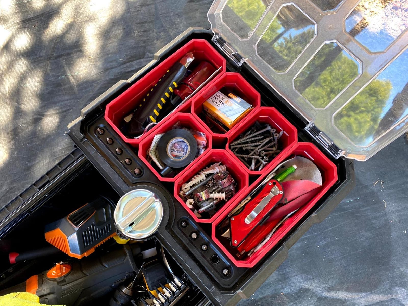 Keter Masterloader Resin Rolling Tool Box with Locking System and Removable Bins – Perfect Organization and Storage Chest for Power Drill, Tape Measure, and Screwdriver Set, Black | Black, Heavy Duty, Weatherproof, All Terrain Wheels, Durable, Easy Slide Open, Removable Organizers, Telescoping Handle customer photo 1