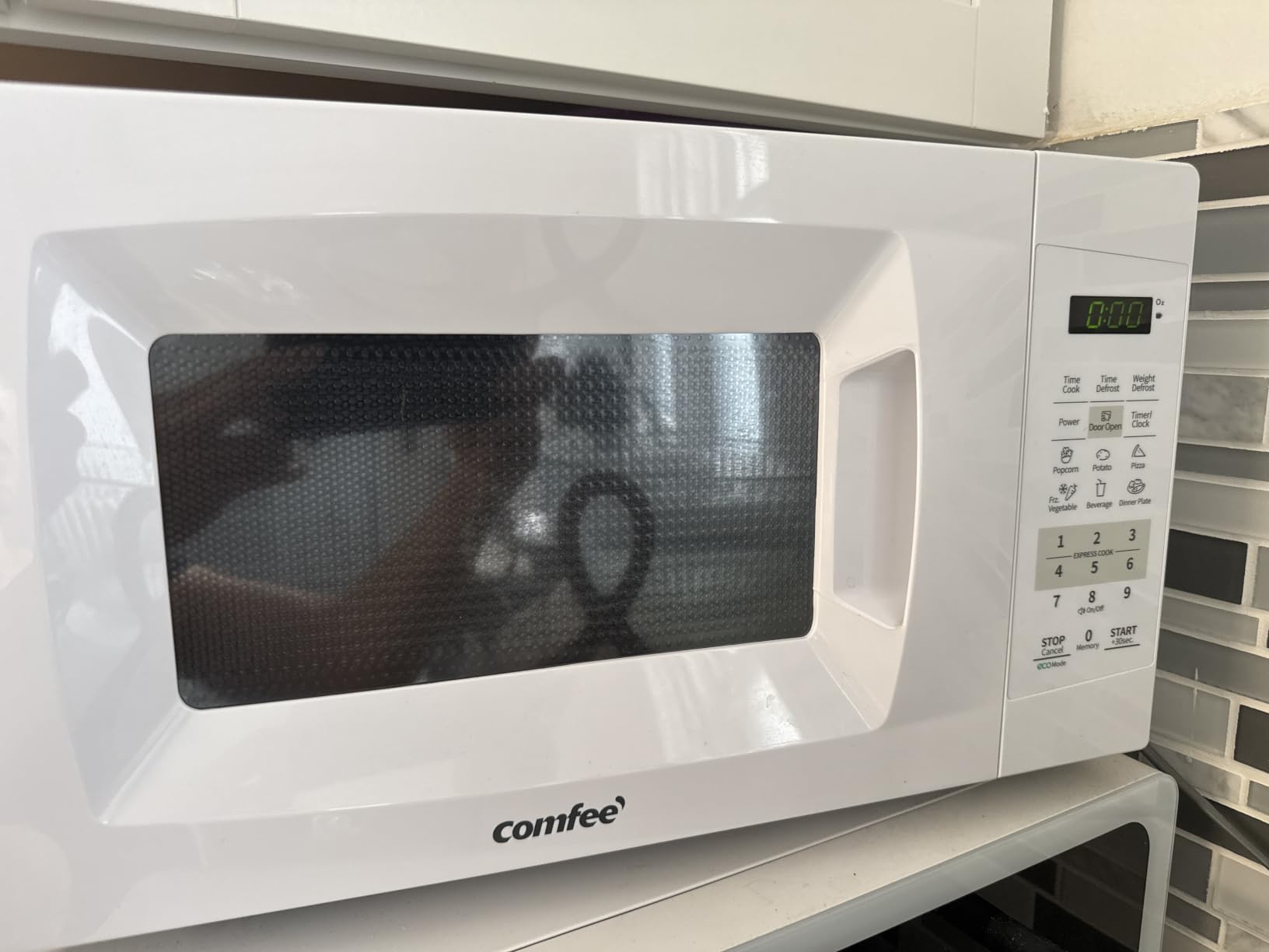 COMFEE' Countertop Microwave Oven, 0.7 Cu.Ft, 700W, Black, ECO Mode customer photo 2