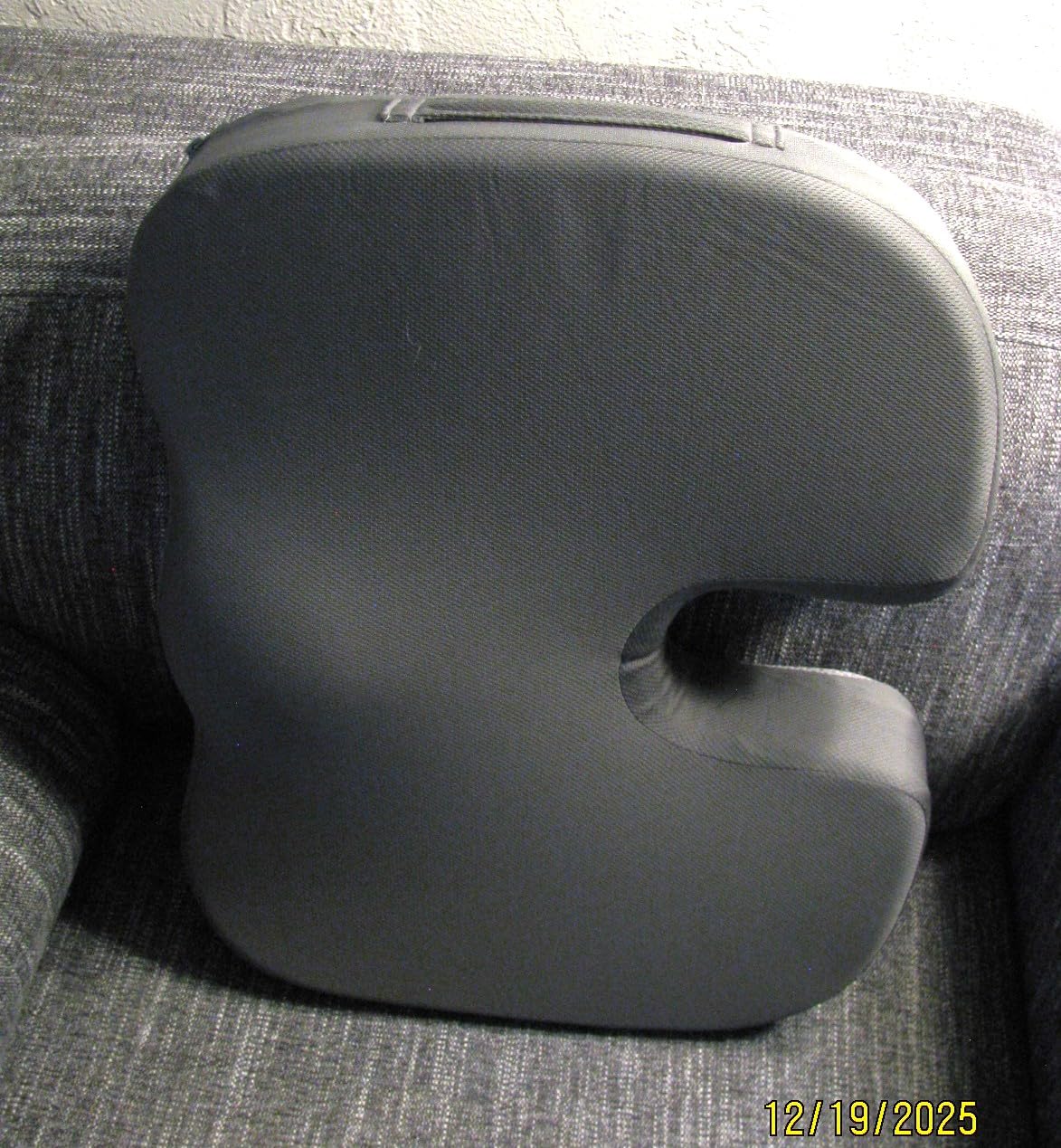 5 STARS UNITED Seat Cushion - Memory Foam Chair Cushion for Tailbone Pain Relief - Ergonomic Support for Coccyx, Sciatica & Butt - Office, Desk & Gaming Chair, Car Seat, Wheelchair, Airplane, Black customer photo 2
