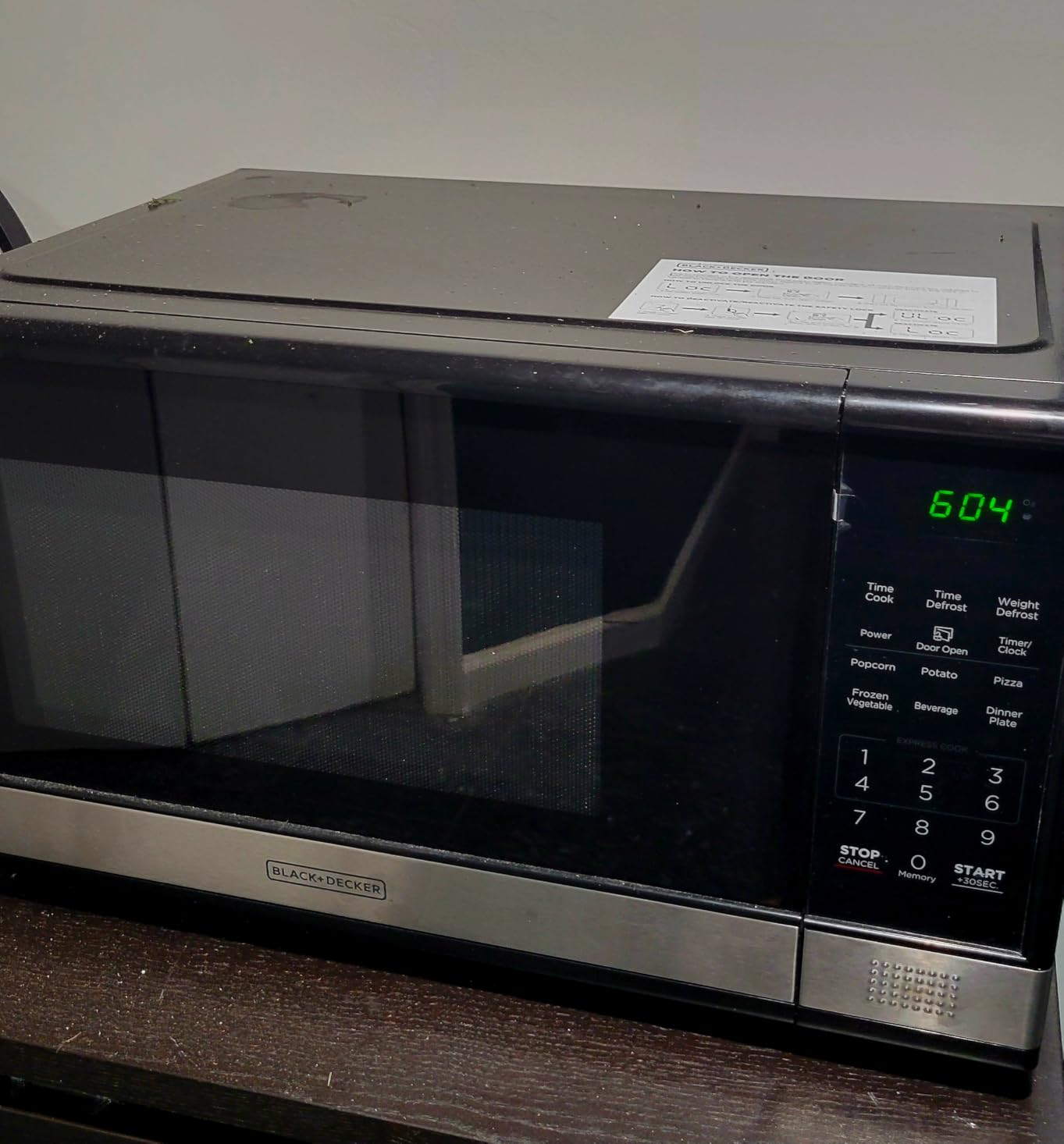 BLACK+DECKER Countertop Microwave Oven, 0.7 Cu.Ft, 700W, Stainless Steel customer photo 1