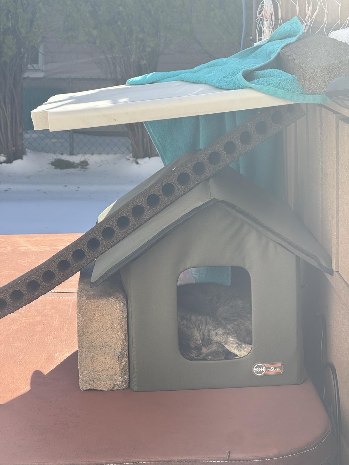 K&H Heated Cat House, Outdoor Kitty Shelter, Safety Listed, 20W, Olive customer photo 1