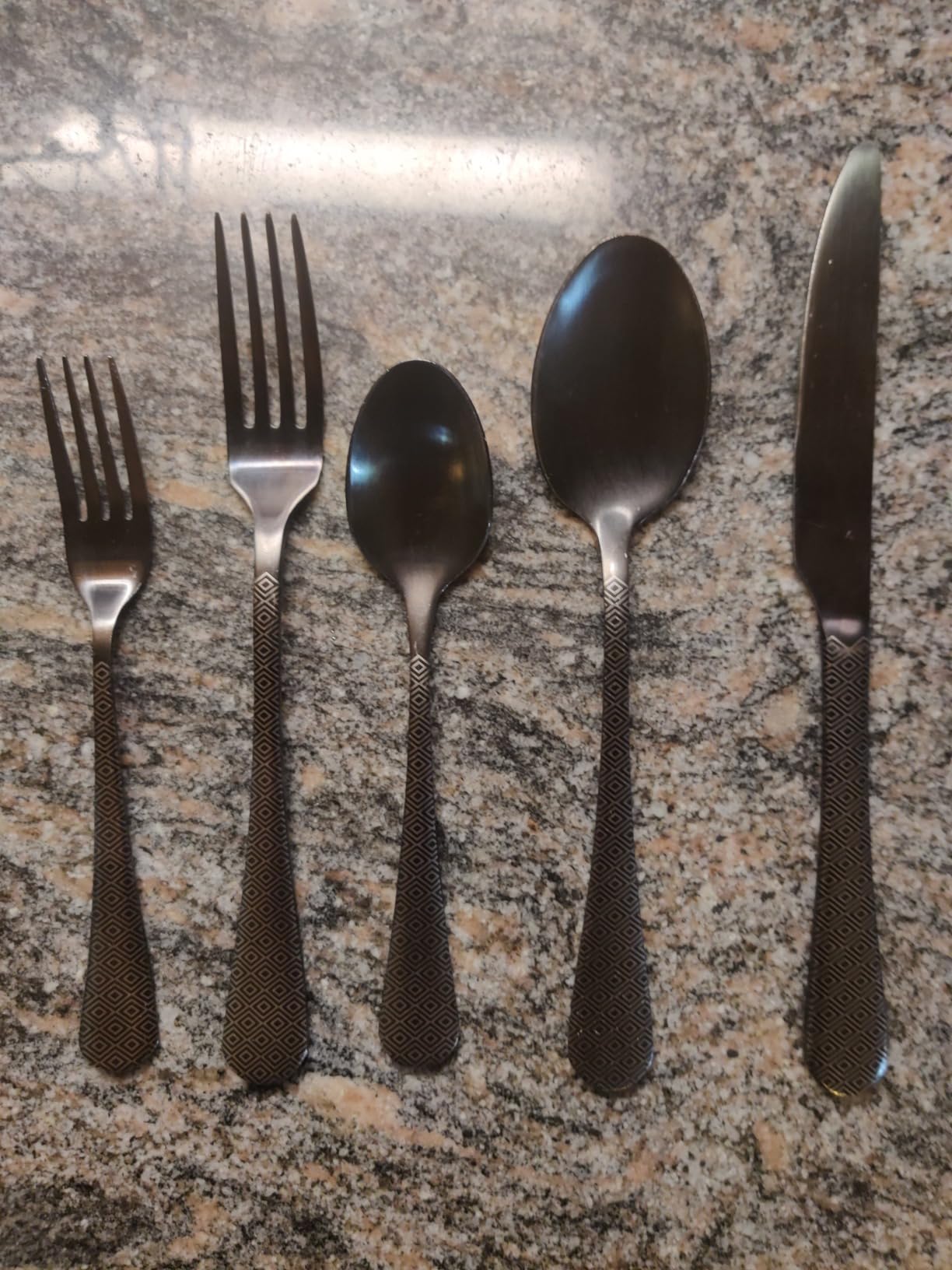 Matte Black Silverware Set, Satin Finish 20-Piece Stainless Steel Flatware Set,Kitchen Utensil Set Service for 4,Tableware Cutlery Set for Home and Restaurant, Dishwasher Safe customer photo 2