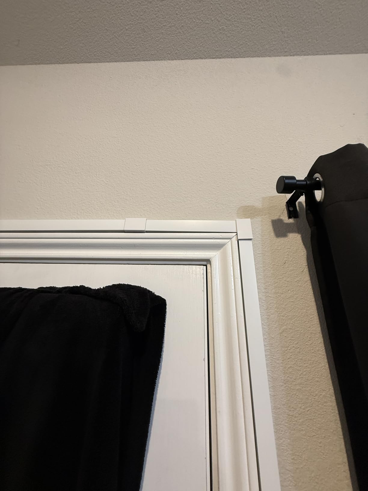 A+ ELECTRIC Cord Cover Full Kit, 26ft/315in Self-Adhesive Cable Raceway, 20 Snap-On Channels, Wire Hider for TV, HDMI & Speaker Cables, Includes Connectors & Corners, Paintable Cable Management, White customer photo 1