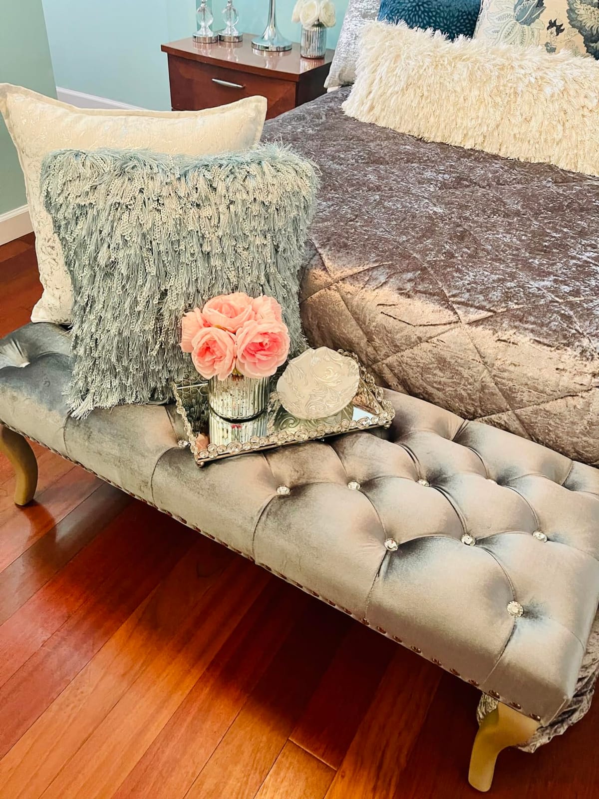 Roundhill Furniture Decor Maxem Tufted Fabric Upholstered Seat with Nailhead Trim Bench, Gray customer photo 2