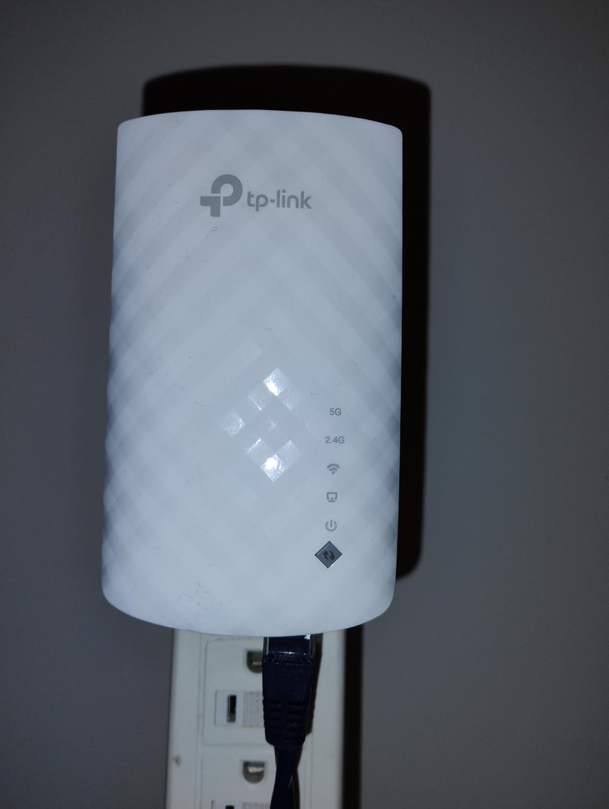 TP-Link WiFi Extender with Ethernet Port, Dual Band 5GHz/2.4GHz, Up to 44% More Bandwidth Than Single Band, Covers Up to 1200 Sq.ft and 30 Devices, Signal Booster Amplifier Supports OneMesh(RE220) customer photo 2