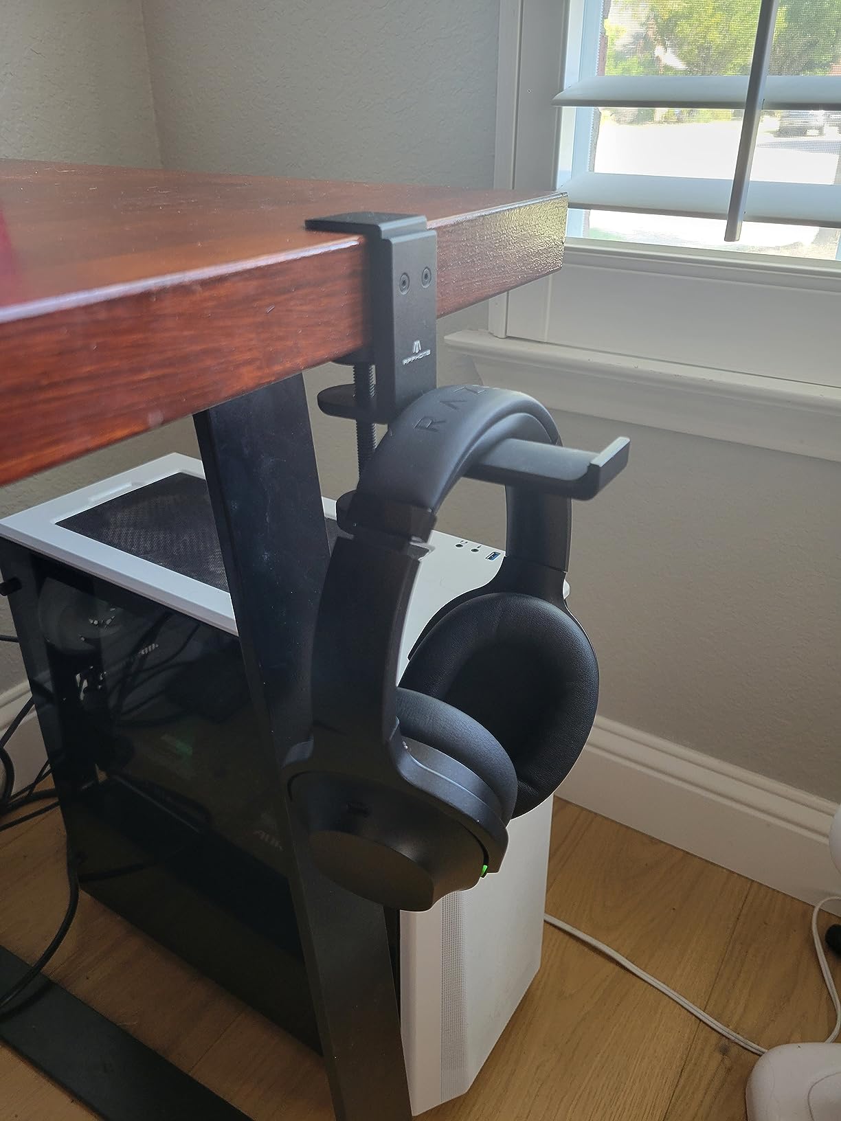 New Foldable Headphone Stand Hanger Holder Aluminum Headset Soundbar Stand Clamp Hook Under Desk Space Save Mount, Universal Fit Gaming Headphones, Black customer photo 2