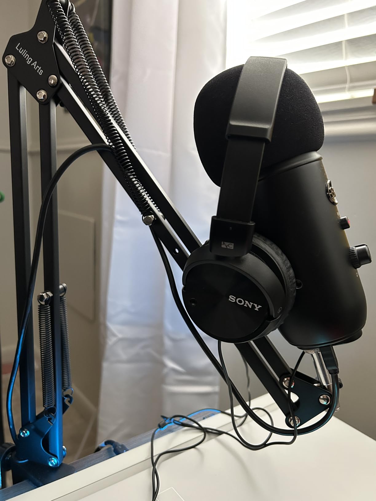 Microphone Stand for Blue Yeti, Quadcast Boom Arm Scissor Mic Stand with Windscreen and Double layered screen Pop Filter Heavy Duty Mic Boom Scissor Arm Stands, Broadcasting and Recording.Game customer photo 1