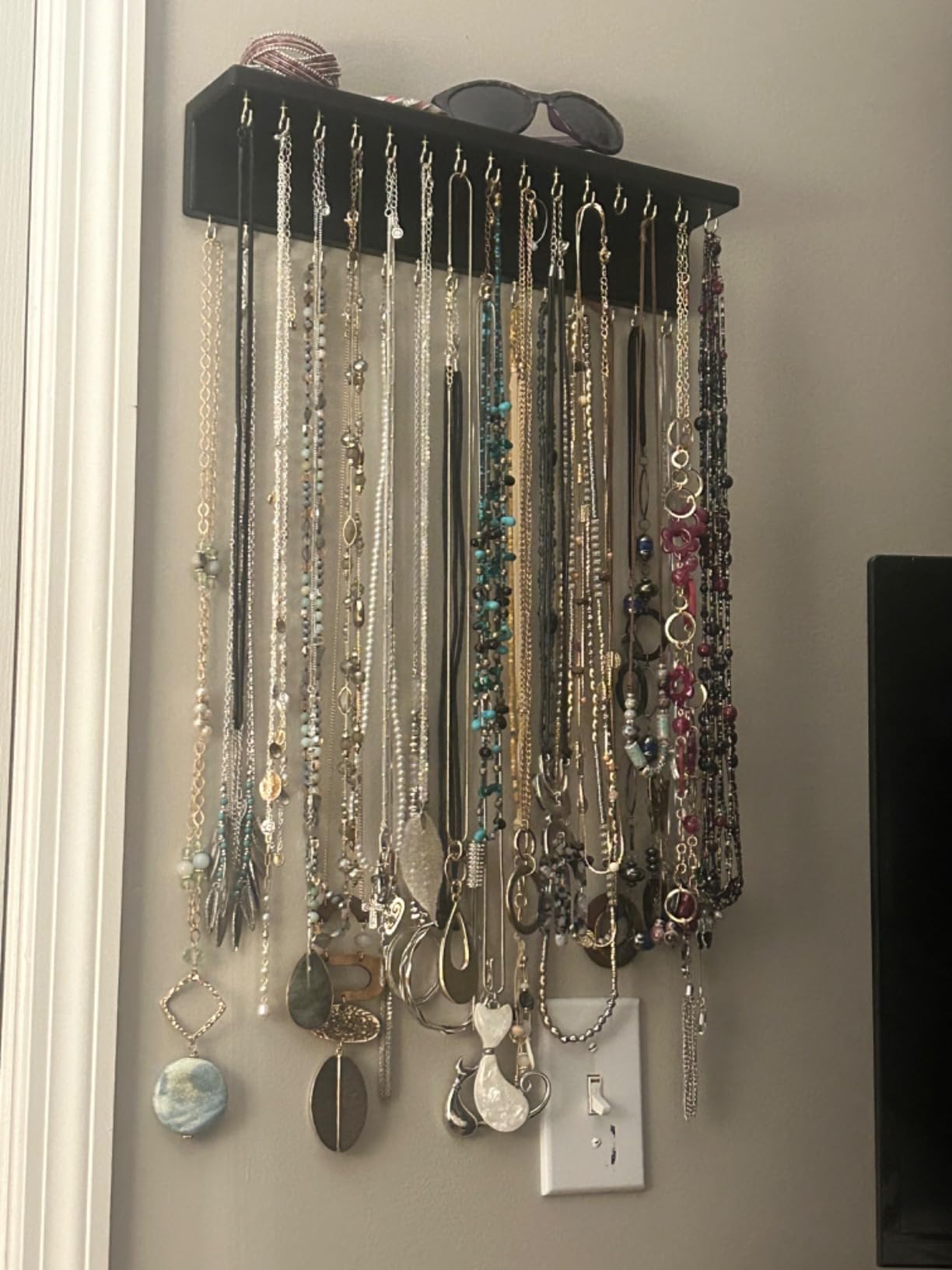 SANY DAYO HOME Jewelry Organizer with 30 Hooks and Cosmetics Shelf, 15 x 3 x 4 inches Wall Mounted Rustic Pine Wood Holder for Necklaces and Bracelets, Suitable for Kids and Adults (Retro White) customer photo 2