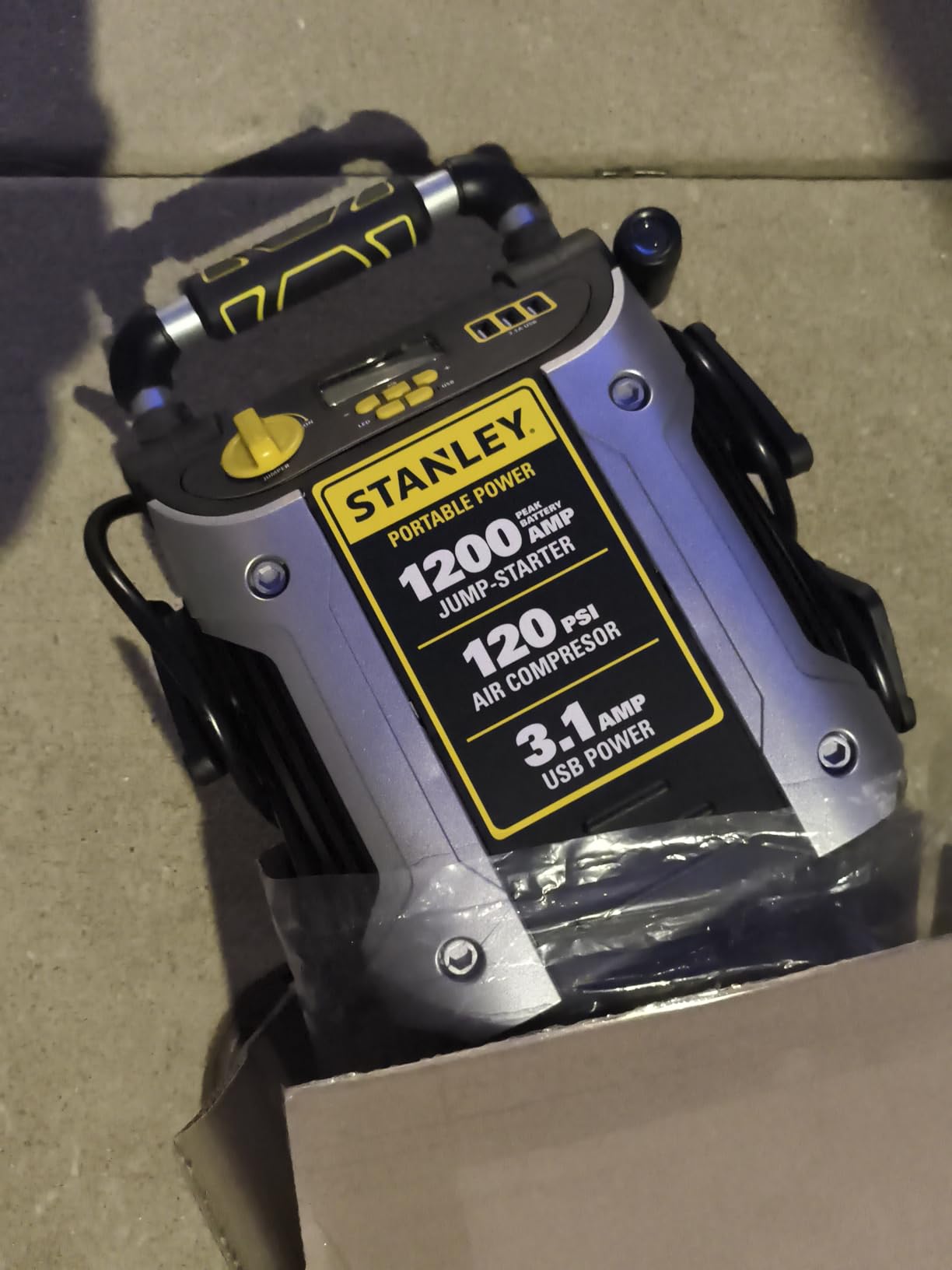 Stanley J5C09D 1200 Peak Amp Jump Starter with 120 PSI Inflator customer photo 2