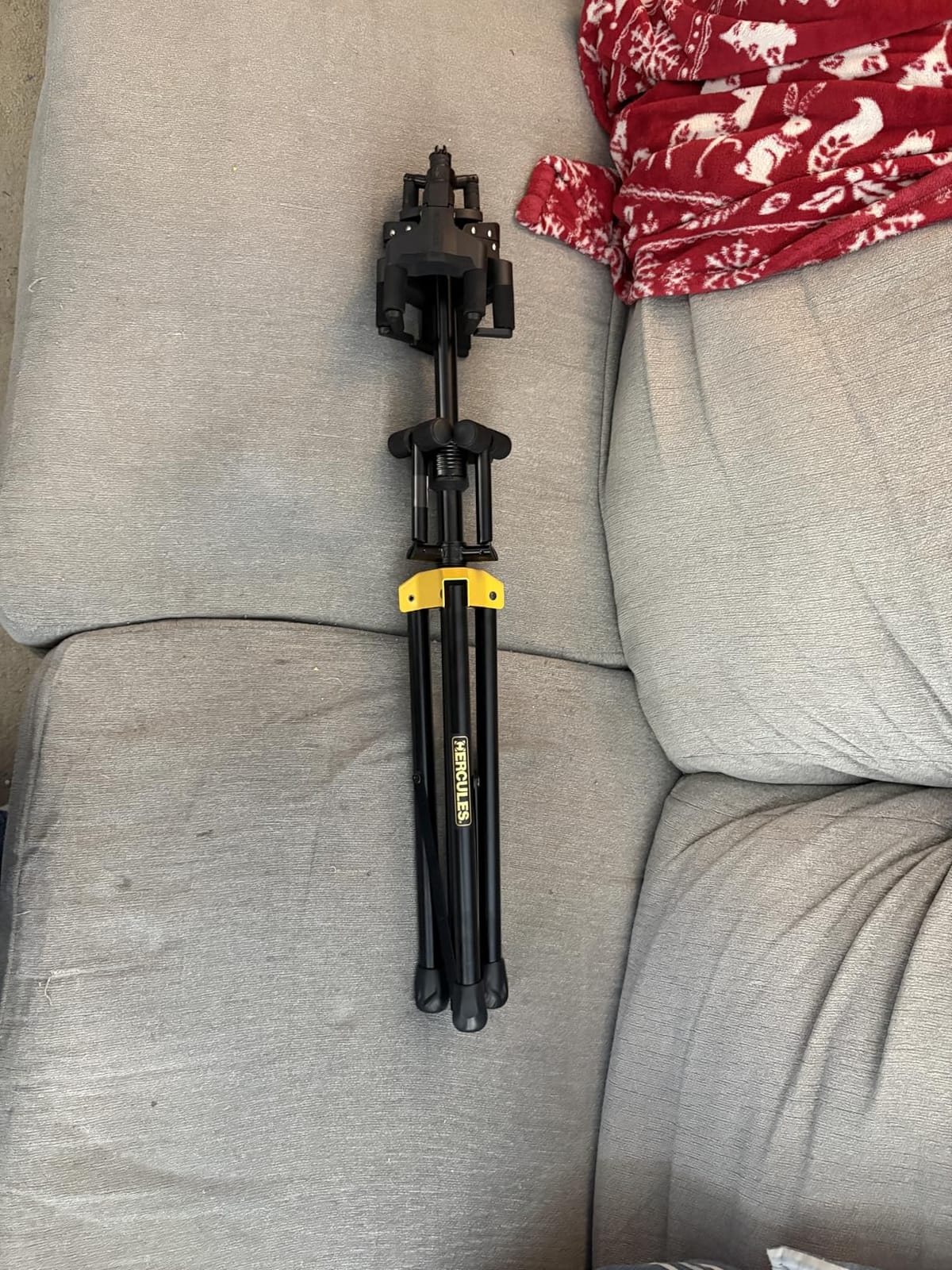 Hercules Stands GS432B Plus Tri Guitar Stand with Auto Grip System and Foldable customer photo 2