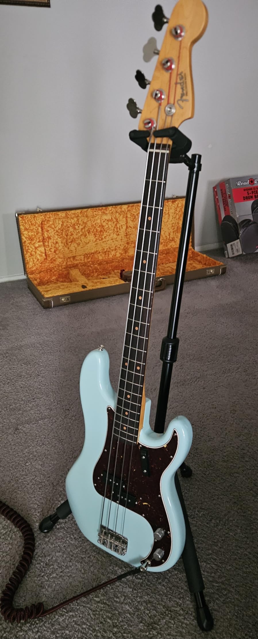 Hercules Stands GS415B PLUS Single Guitar Stand with Auto Grip System and Foldable Yoke customer photo 1