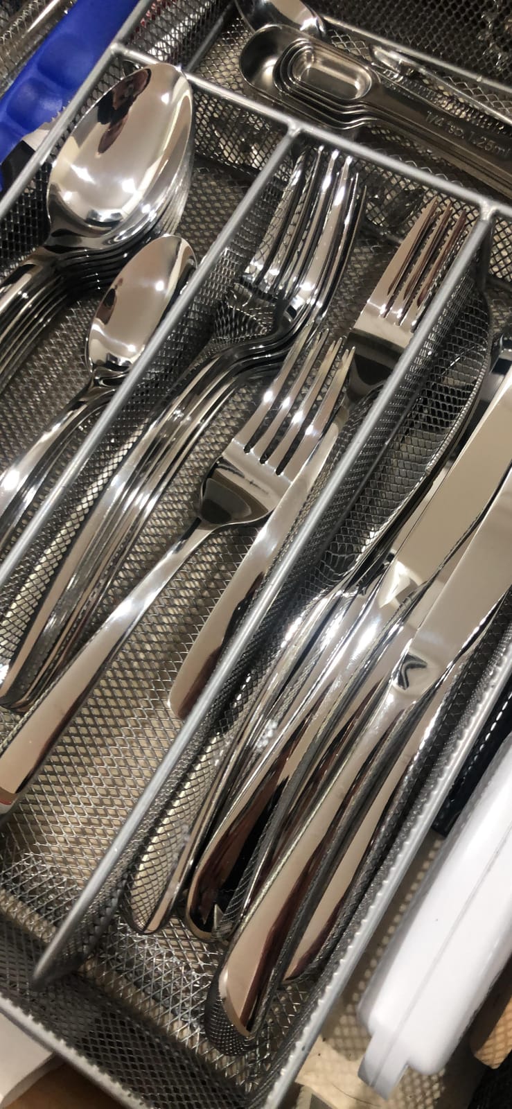 HaWare Heavy Duty Silverware Set, 40-Piece Stainless Steel Flatware Cutlery for 8, Modern & Elegant Design Includes Knives/Forks/Spoons, Mirror Polished and Dishwasher Safe customer photo 1