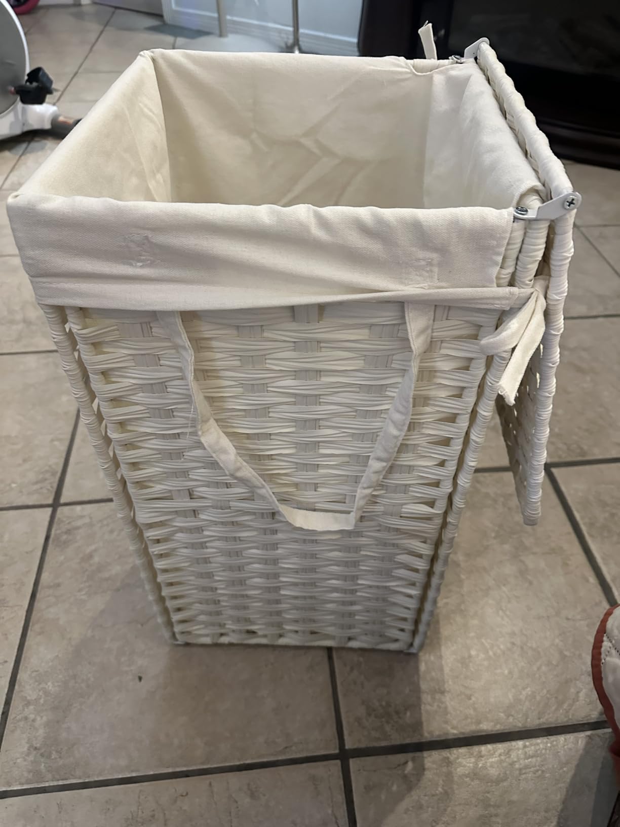 SONGMICS Laundry Hamper with Lid, 23.8 Gal (90 L) Synthetic Rattan,Foldable customer photo 2