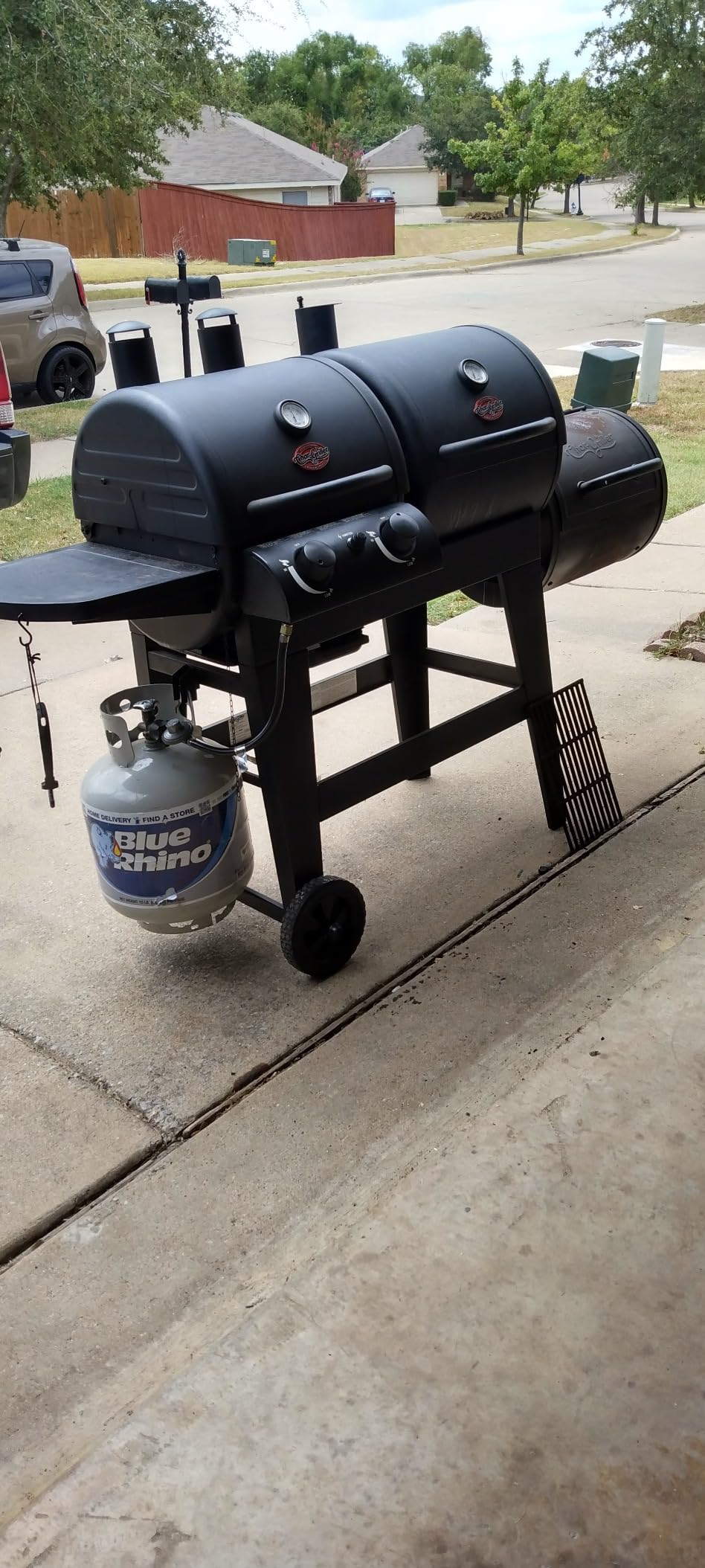 Char-Griller® Dual-Function 2-Burner 24,000 BTU Propane Gas and Charcoal Combination Grill and Smoker with 870 Cooking Square Inches in Black, Model E5030 customer photo 1