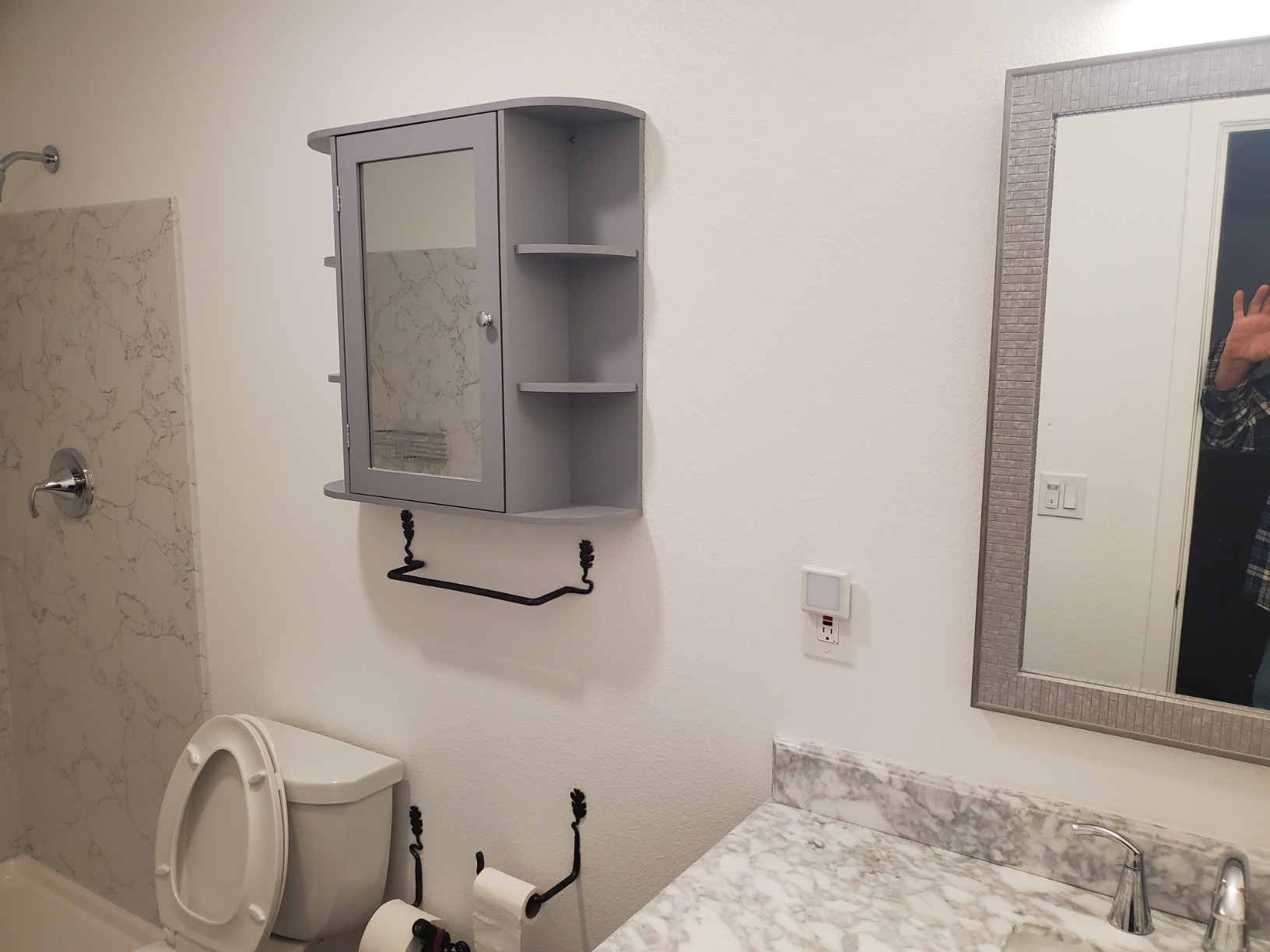 Tangkula Bathroom Medicine Cabinet with Mirror, Modern Wall Mounted Space-Saving Storage Organizer with Mirrored Door, 4 Internal Shelves & 6 Open Side Shelves, Bathroom Wall Cabinet (White) customer photo 1