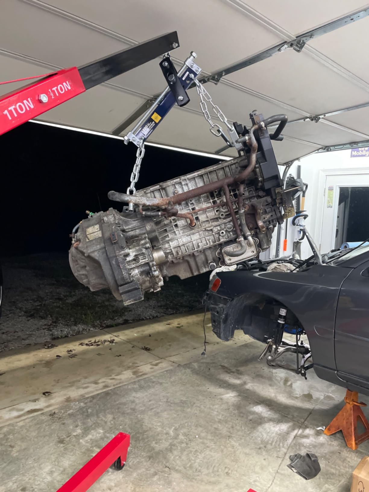 2 Ton Hydraulic Engine Hoist Crane, 4400LBS Folding Cherry Picker customer photo 1