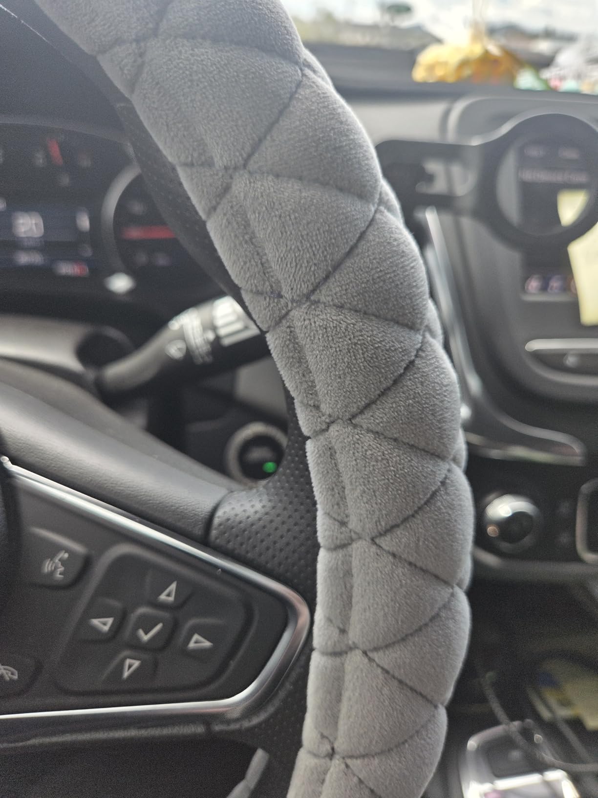 HAOKAY Luxury Fluffy Steering Wheel Cover for Men Women,Soft Warm Short Plush Steering Wheel Cover Gray Fuzzy with Universal 14.5-15 Inch customer photo 1