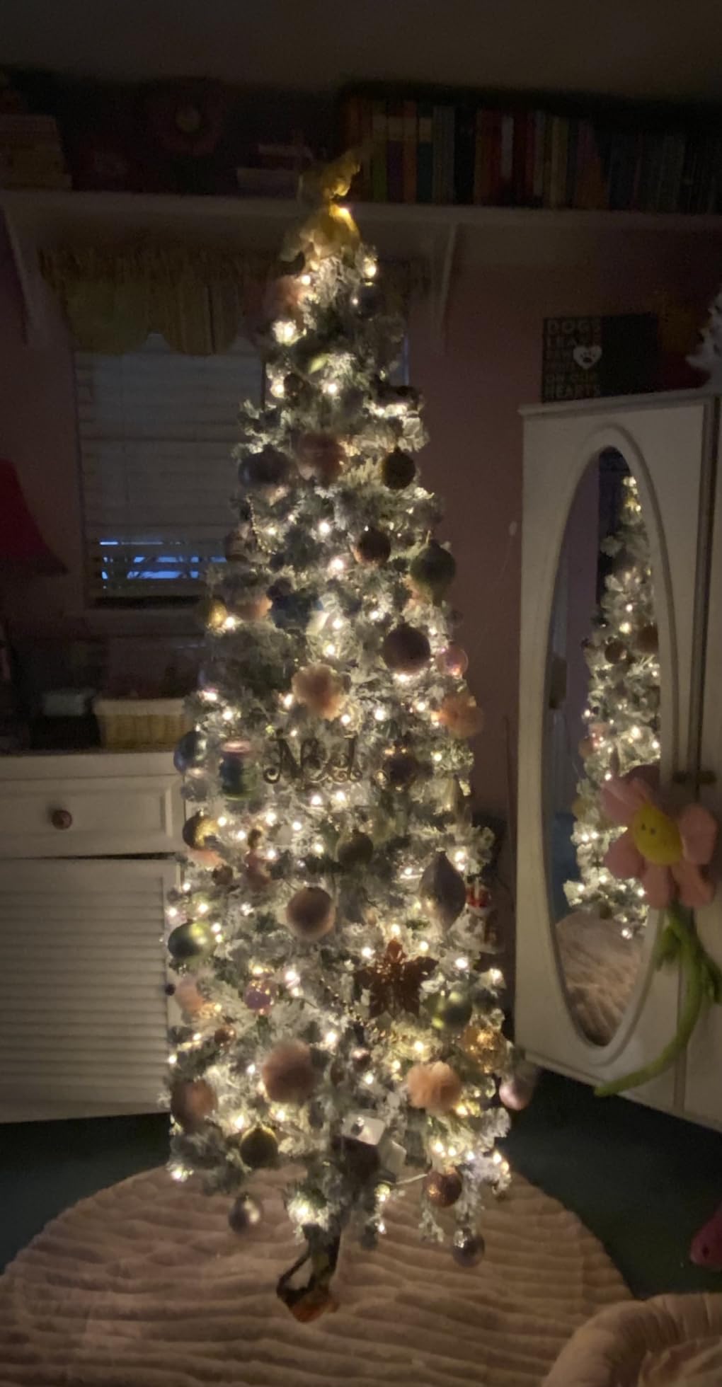 Best Choice Products 4.5ft Flocked Pencil Christmas Tree w/Twinkling LEDs, Pre-Lit Slim Artificial Holiday Decoration, Lighted Skinny w/Base, 150 Lights, 268 Tips, Warm White Lights customer photo 1