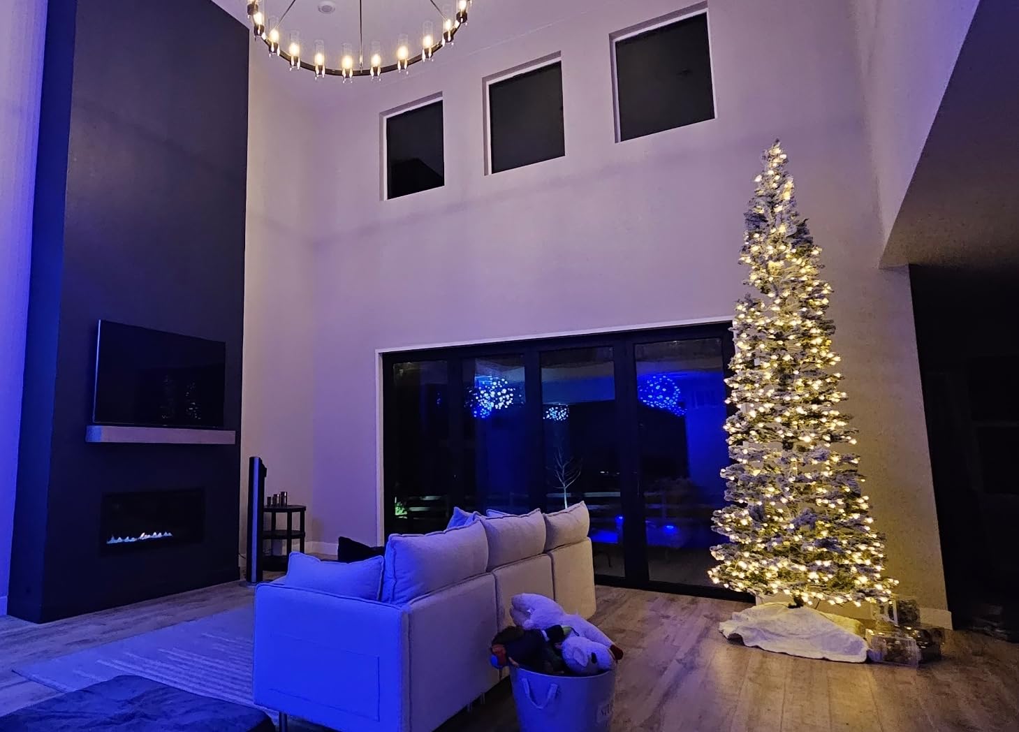 Best Choice Products 4.5ft Flocked Pencil Christmas Tree w/Twinkling LEDs, Pre-Lit Slim Artificial Holiday Decoration, Lighted Skinny w/Base, 150 Lights, 268 Tips, Warm White Lights customer photo 2
