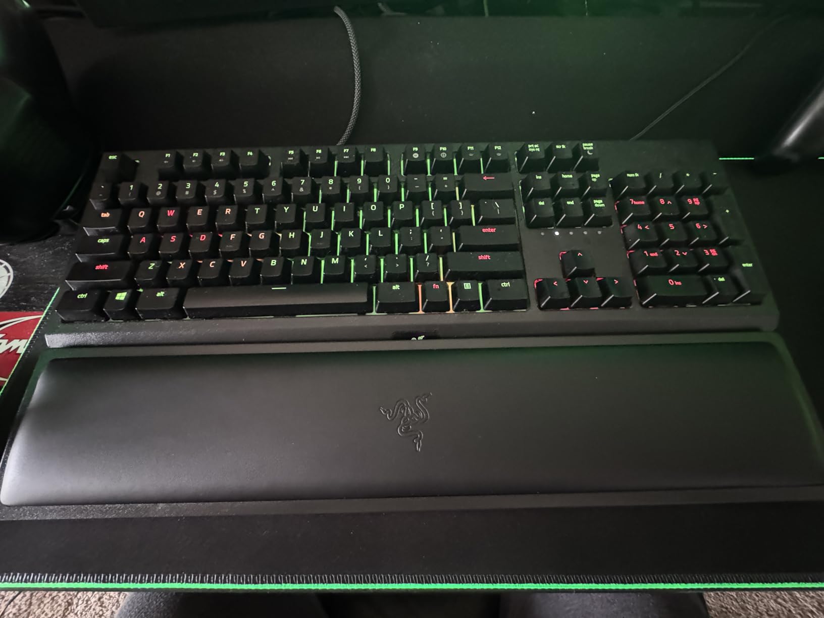 Razer Ergonomic Wrist Rest for Full-Sized Keyboards, Classic Black customer photo 1