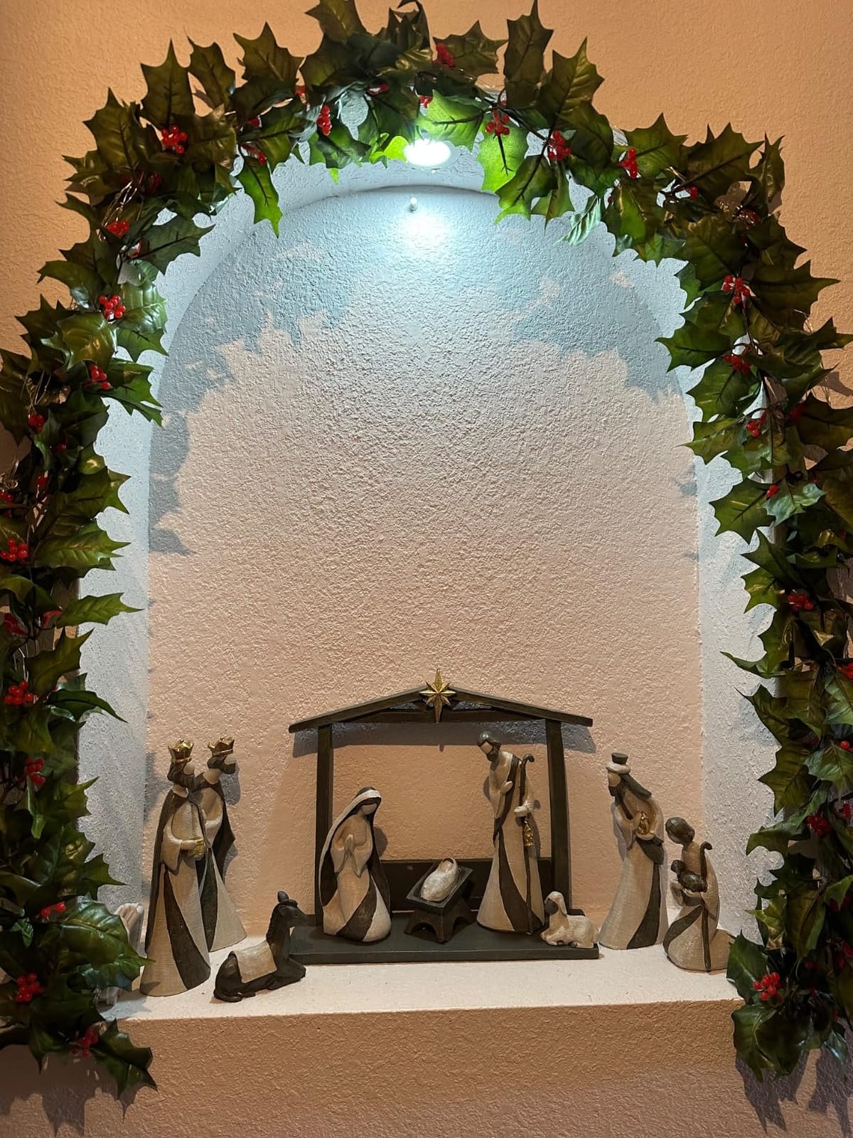 Silent Night Holy Family Nativity Set - Manger Scene (10-Piece) customer photo 1