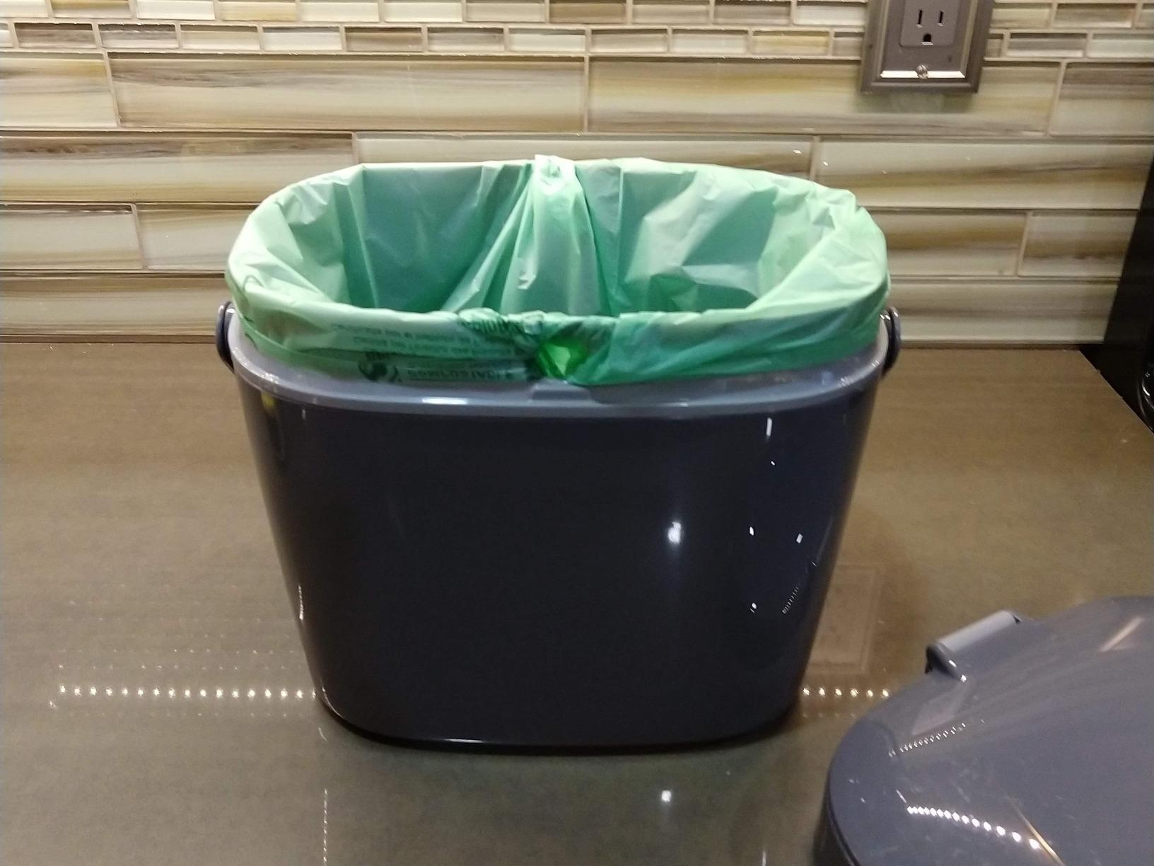 OXO Good Grips Easy-Clean Compost Bin, Charcoal - 0.75 GAL customer photo 1