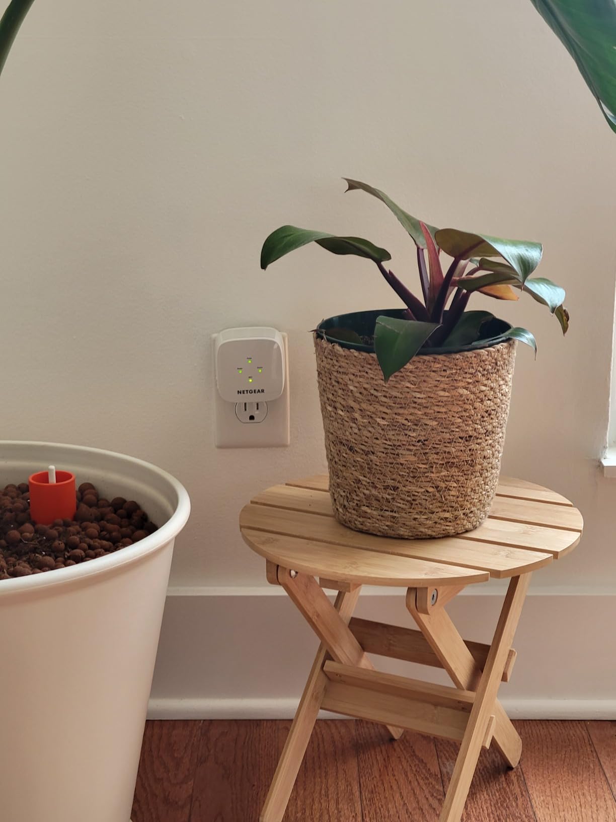 NETGEAR WiFi Extender EX5000, up to 1,500 sq ft, 1.2 Gbps customer photo 1