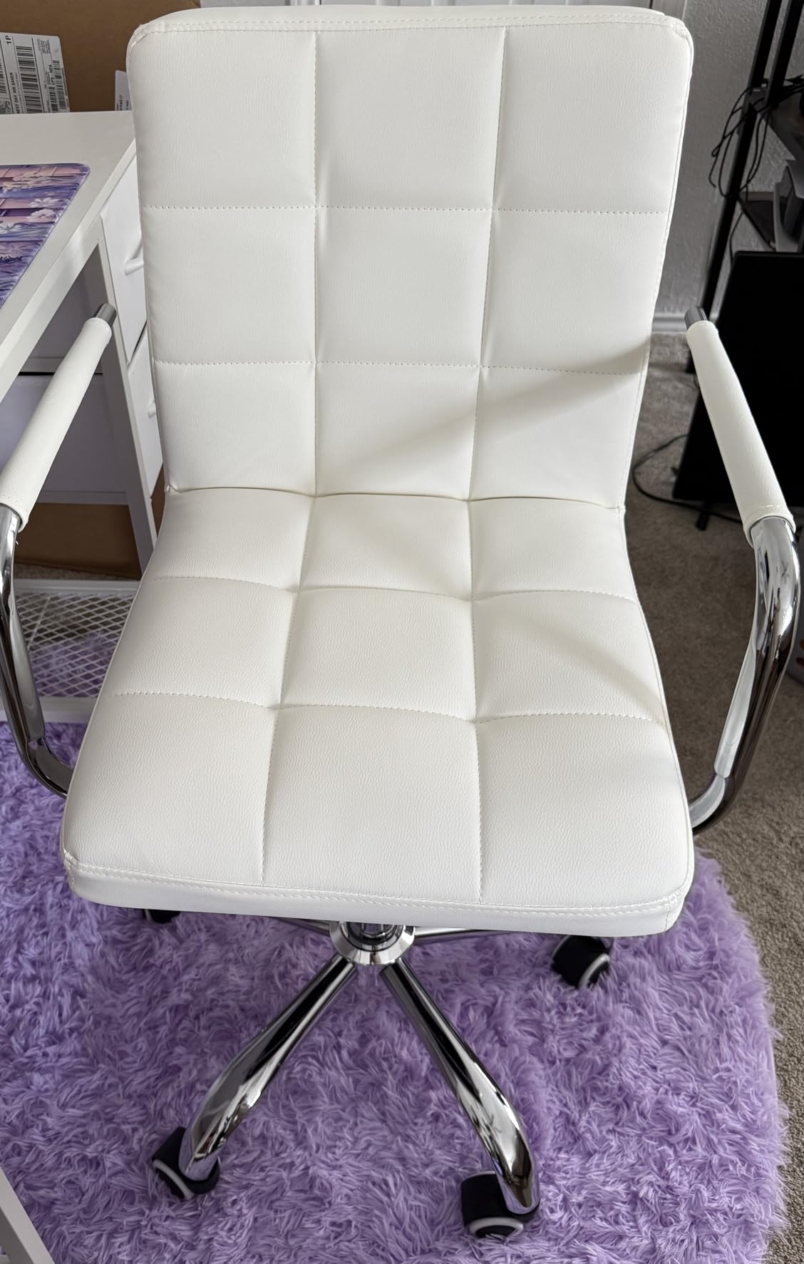 Furmax Vanity Office Chair with Wheels, Makeup PU Leather Executive Chair Modern Adjustable Home Desk Retro Comfortable Work Chair 360 Degree Swivel with Arms (White) customer photo 1