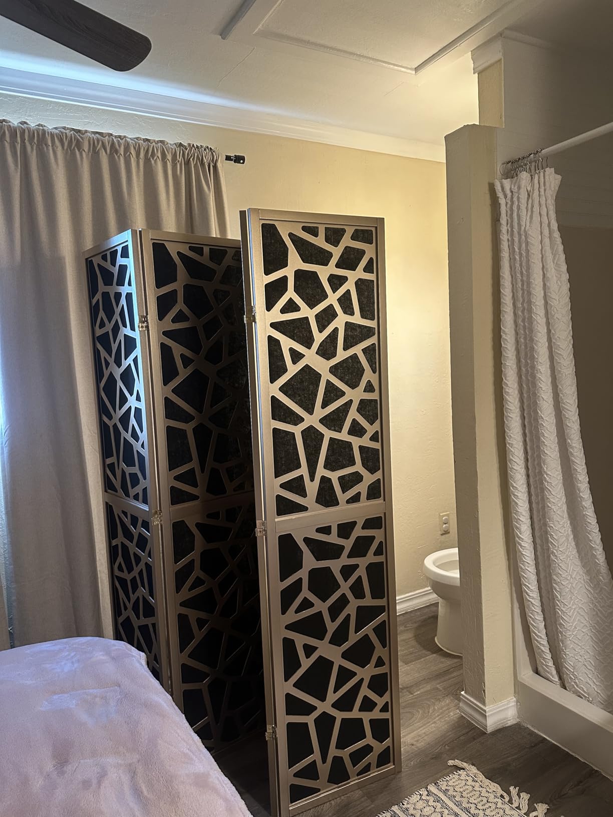 Roundhill Furniture Giyano 4 Panel Screen Room Divider, White Screen with Gold Frame customer photo 1